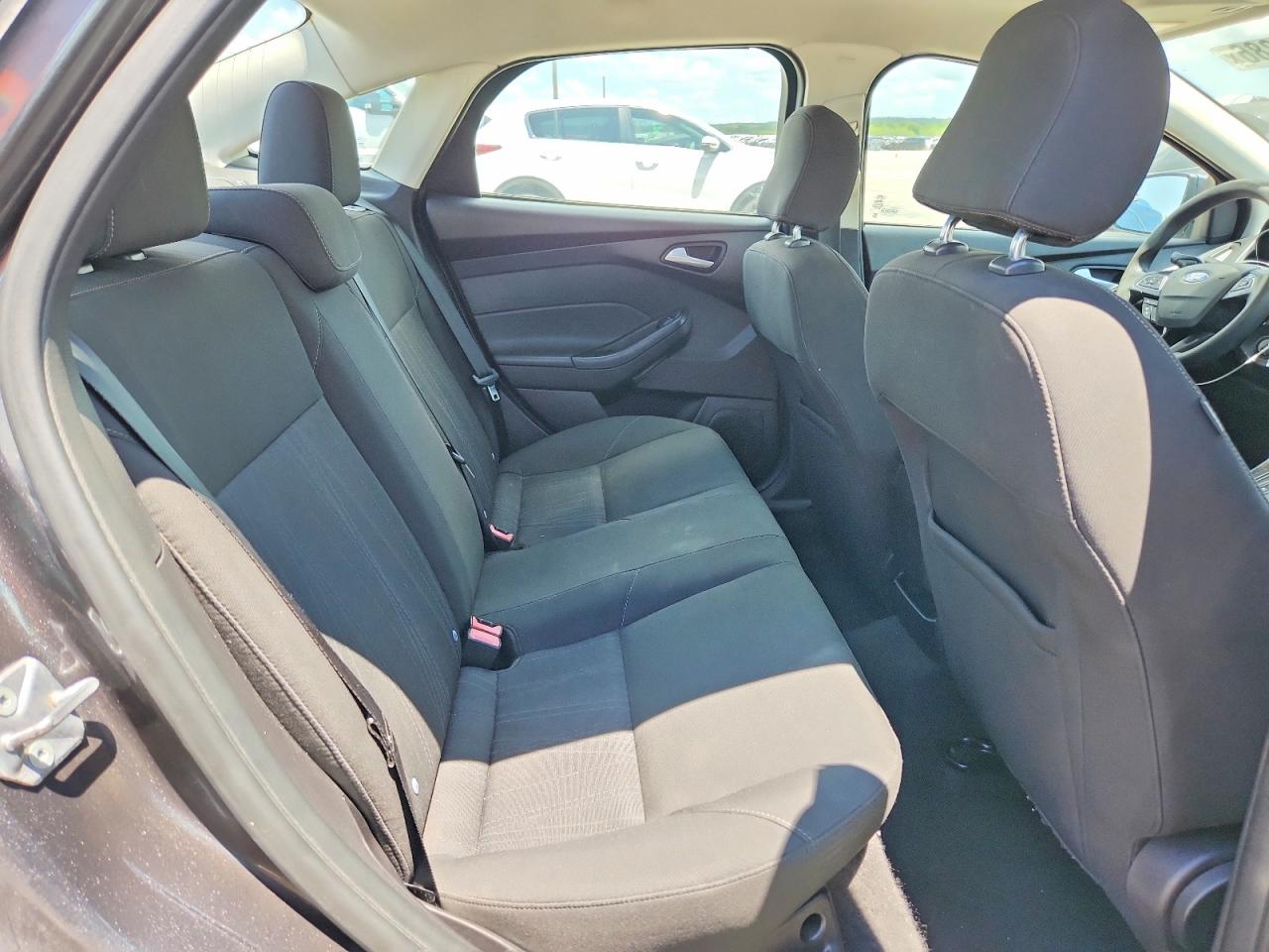 2015 Ford Focus Se Gray vin: 1FADP3F2XFL342267