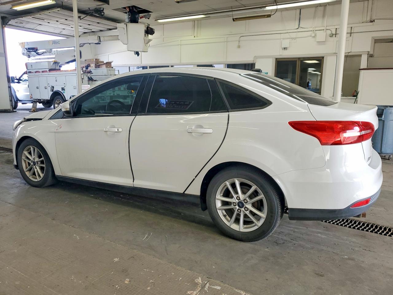 2015 Ford Focus Se White vin: 1FADP3F2XFL349154