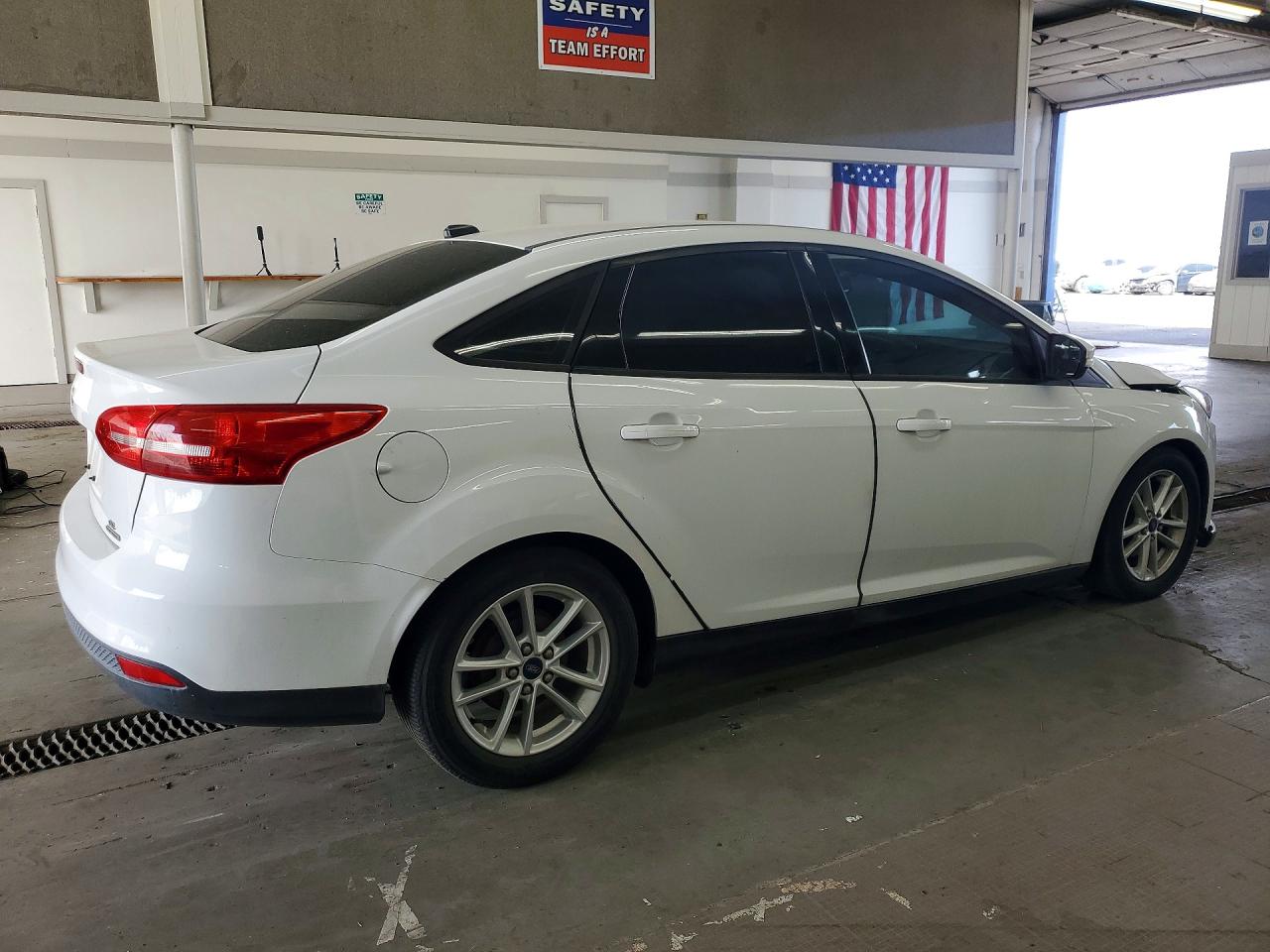 2015 Ford Focus Se White vin: 1FADP3F2XFL349154