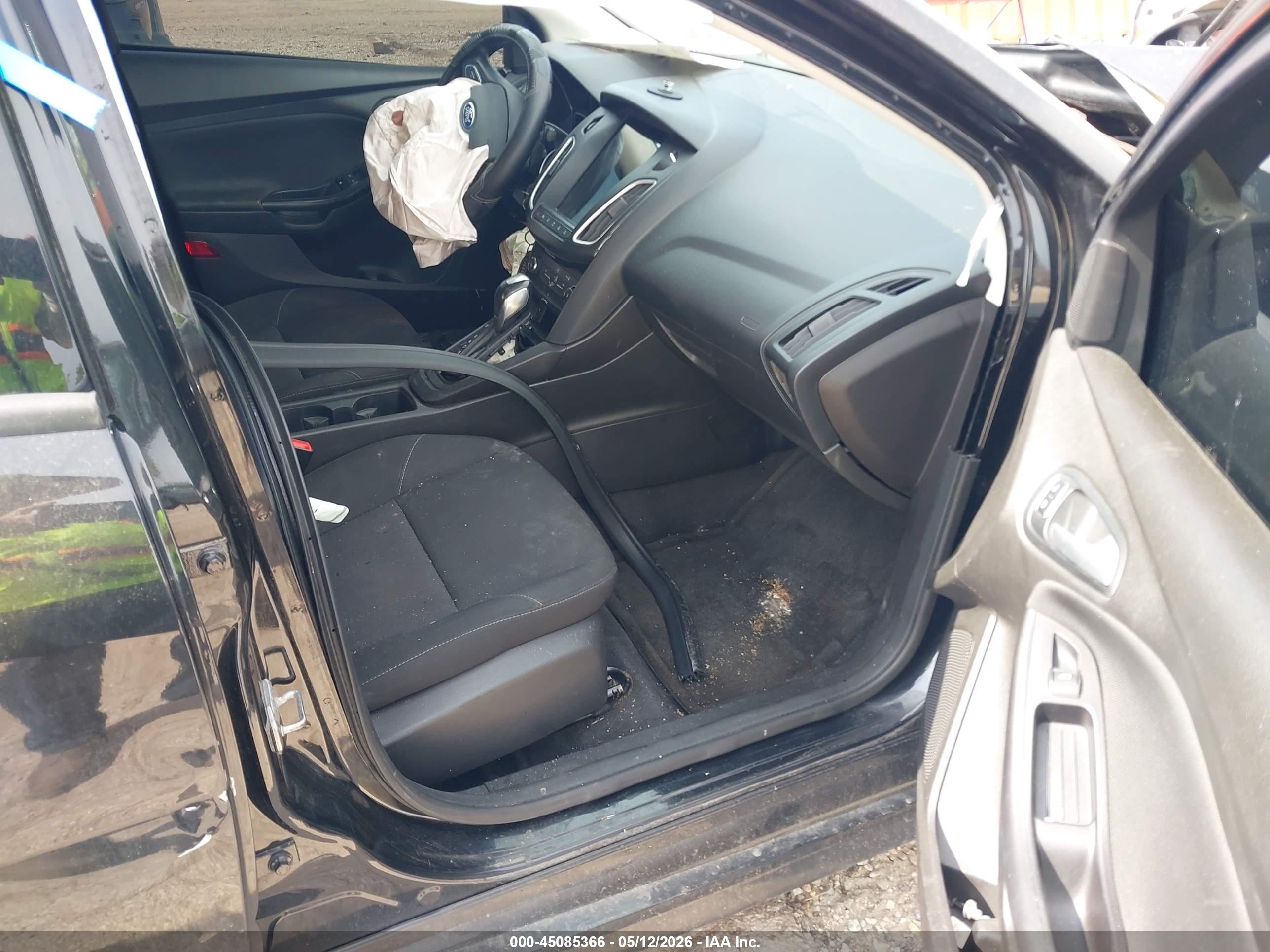 2015 Ford Focus Se Blue vin: 1FADP3F2XFL355181