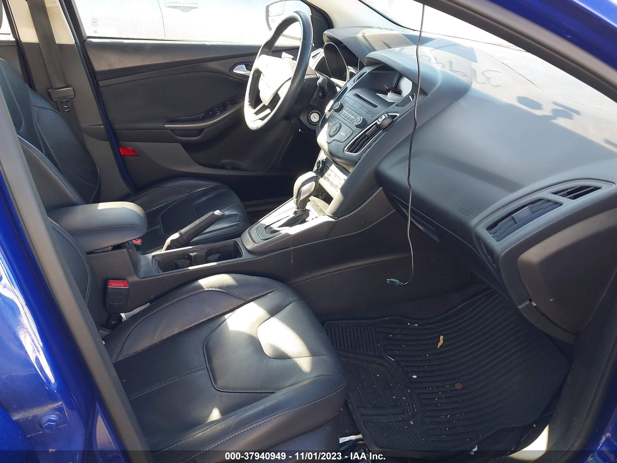 2015 Ford Focus Se Blue vin: 1FADP3F2XFL357044