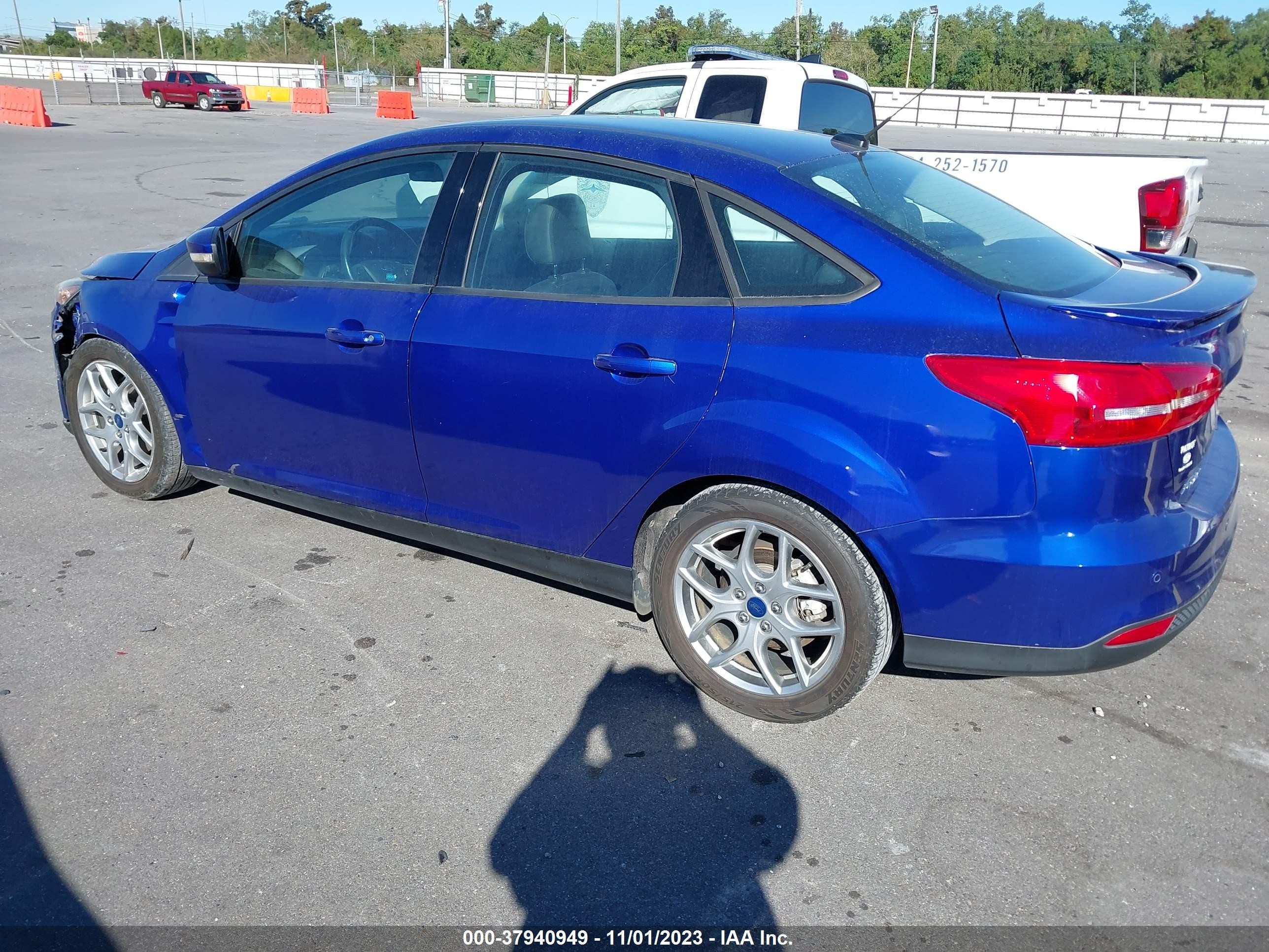 2015 Ford Focus Se Blue vin: 1FADP3F2XFL357044