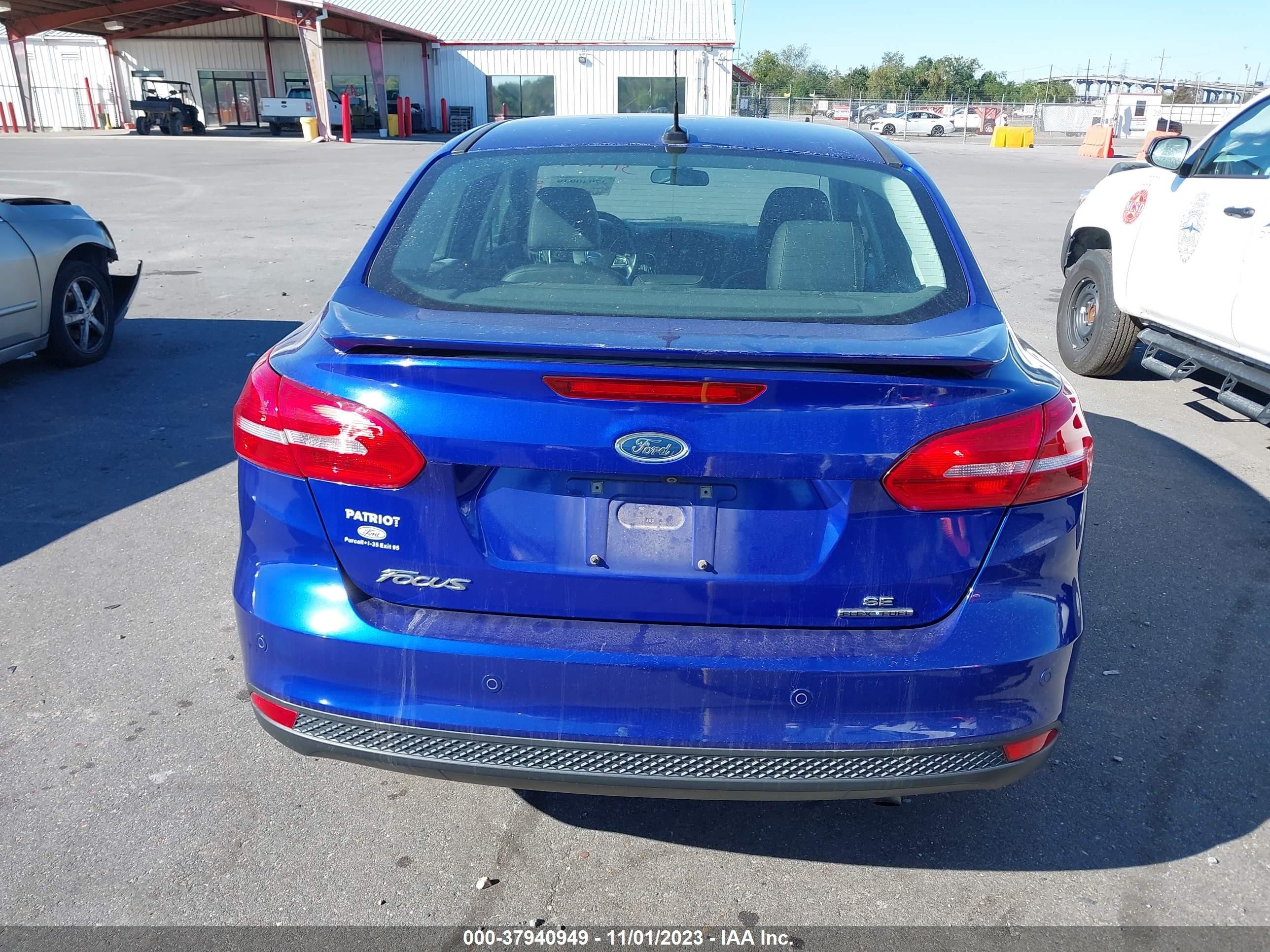 2015 Ford Focus Se Blue vin: 1FADP3F2XFL357044