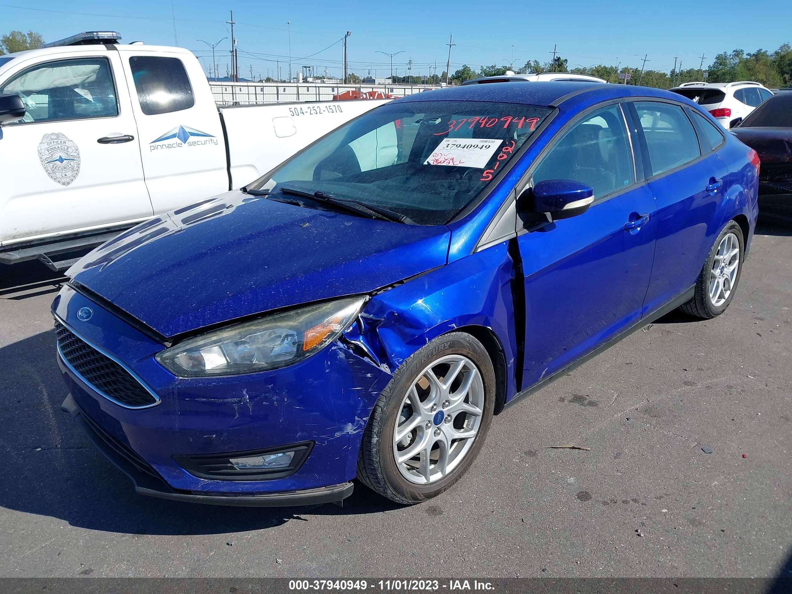 2015 Ford Focus Se Blue vin: 1FADP3F2XFL357044