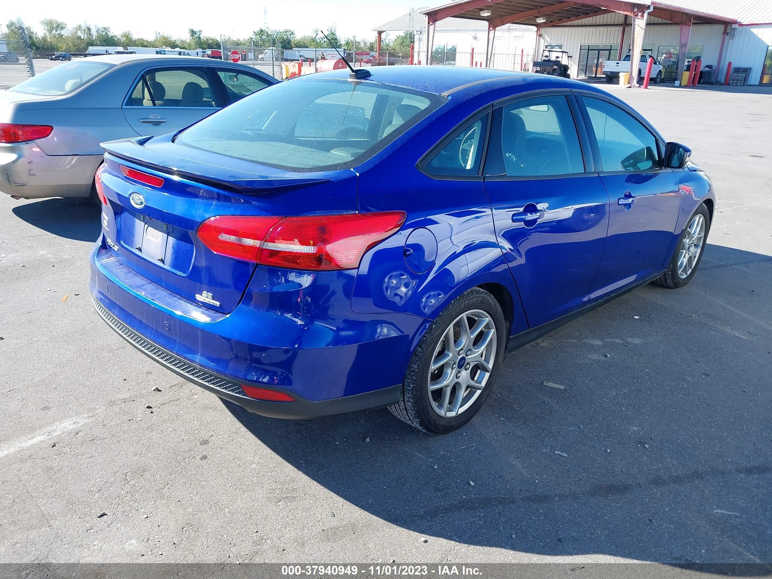 2015 Ford Focus Se Blue vin: 1FADP3F2XFL357044