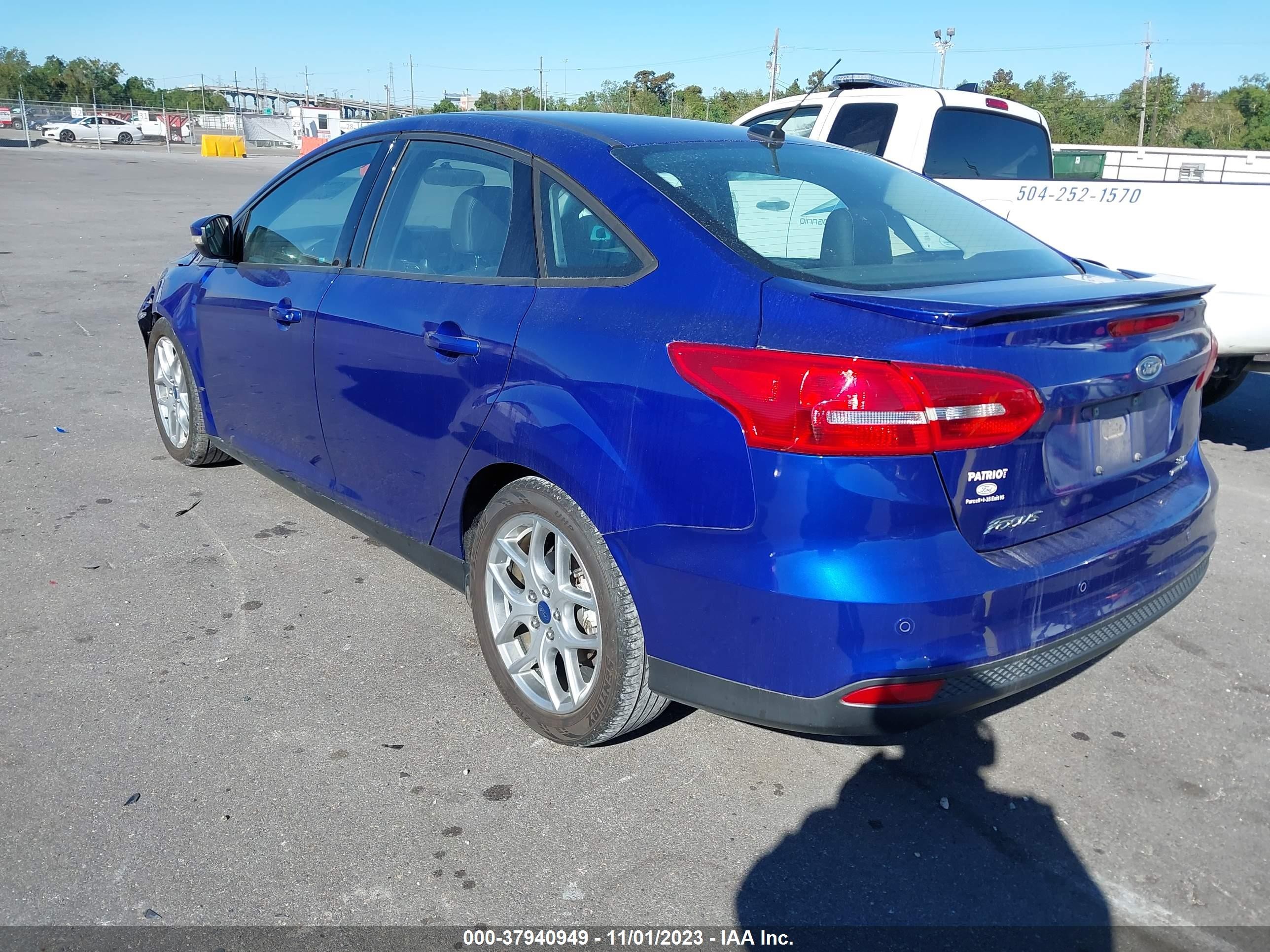 2015 Ford Focus Se Blue vin: 1FADP3F2XFL357044