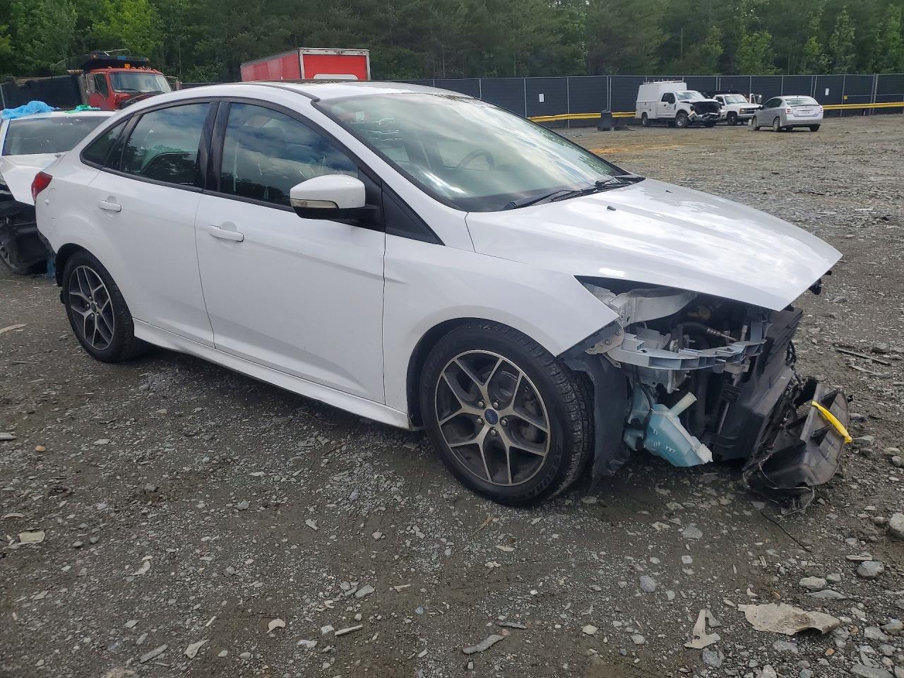 2015 Ford Focus Se White vin: 1FADP3F2XFL360722