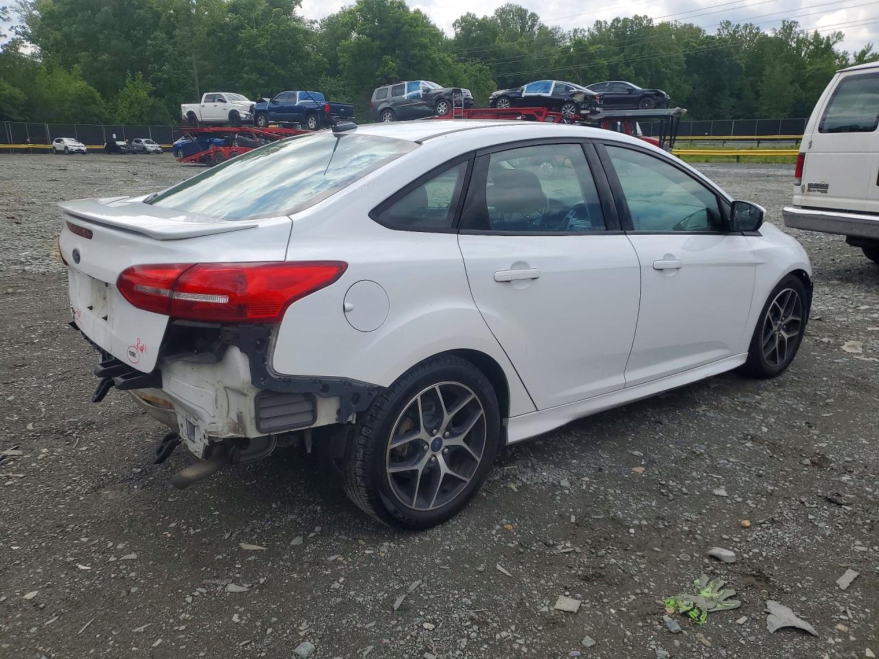2015 Ford Focus Se White vin: 1FADP3F2XFL360722