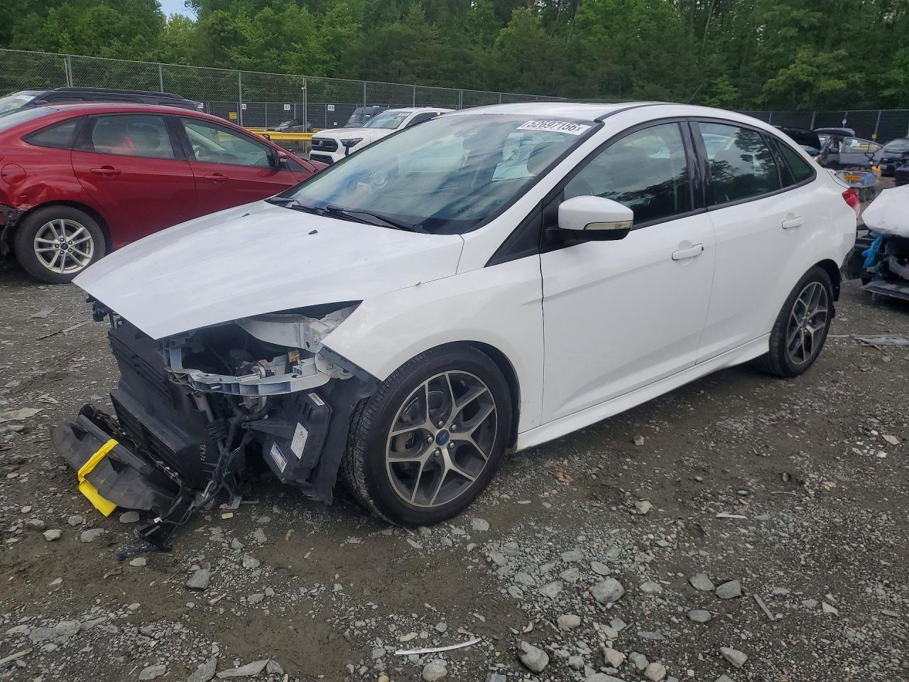 2015 Ford Focus Se White vin: 1FADP3F2XFL360722