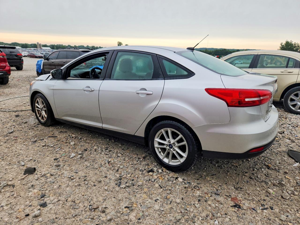 2015 Ford Focus Se Silver vin: 1FADP3F2XFL361952