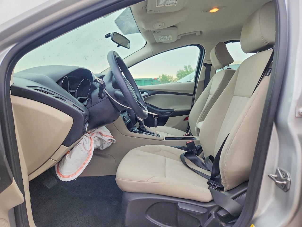 2015 Ford Focus Se Silver vin: 1FADP3F2XFL361952