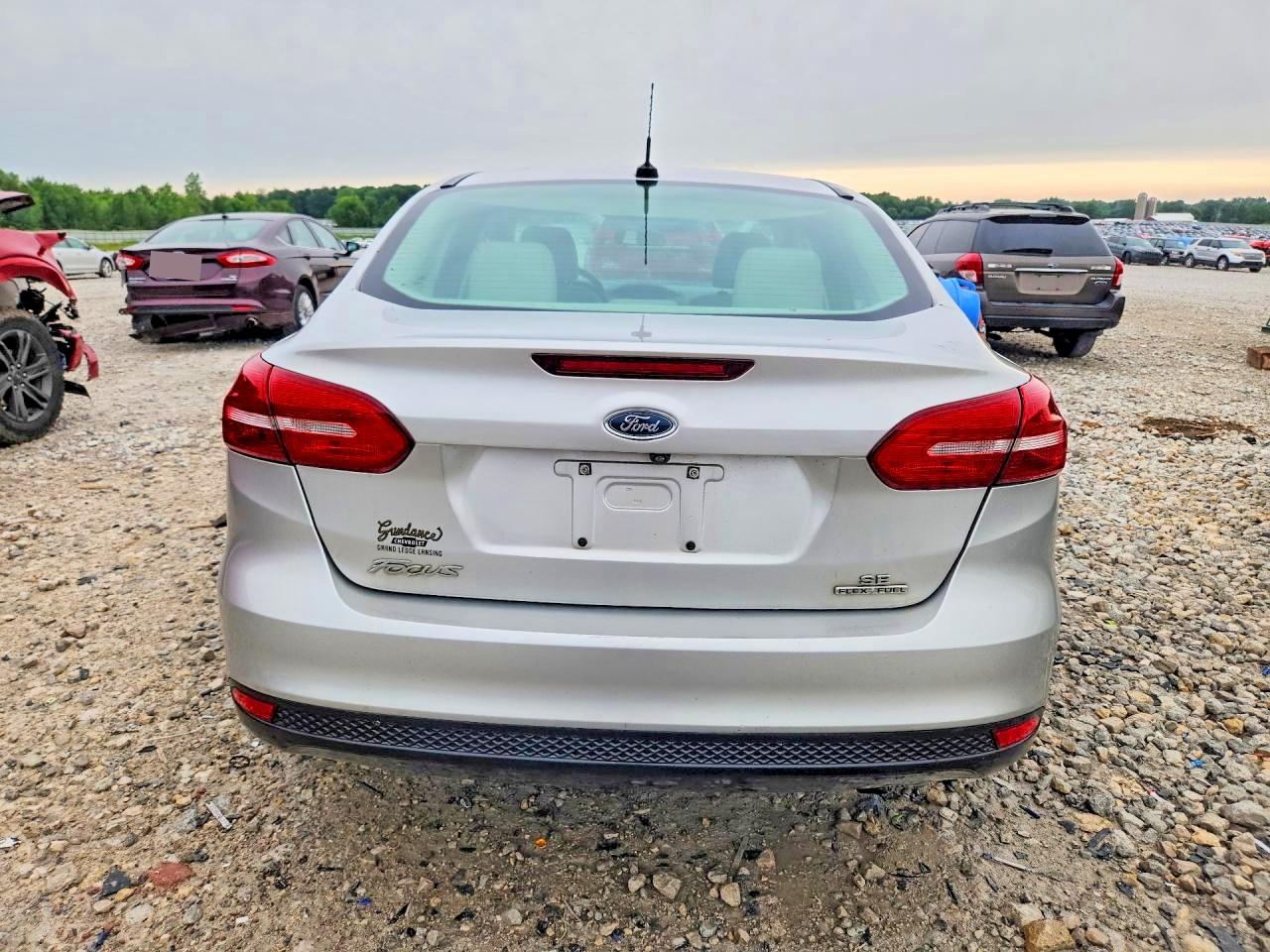 2015 Ford Focus Se Silver vin: 1FADP3F2XFL361952