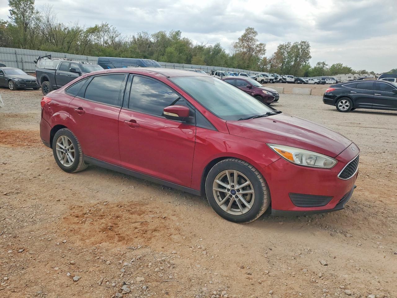 2017 Ford Focus Se Burgundy vin: 1FADP3F2XHL252748