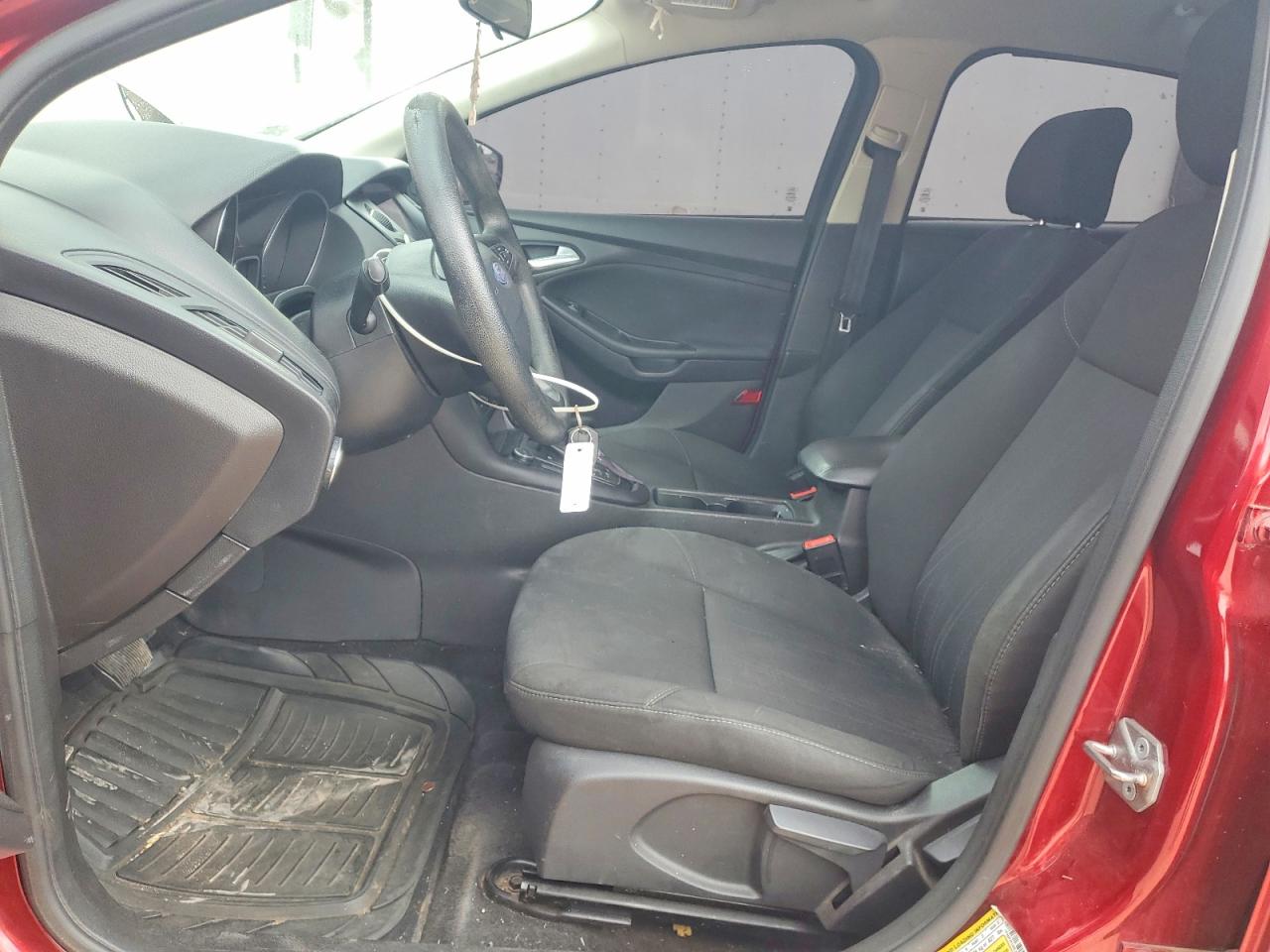 2017 Ford Focus Se Burgundy vin: 1FADP3F2XHL252748