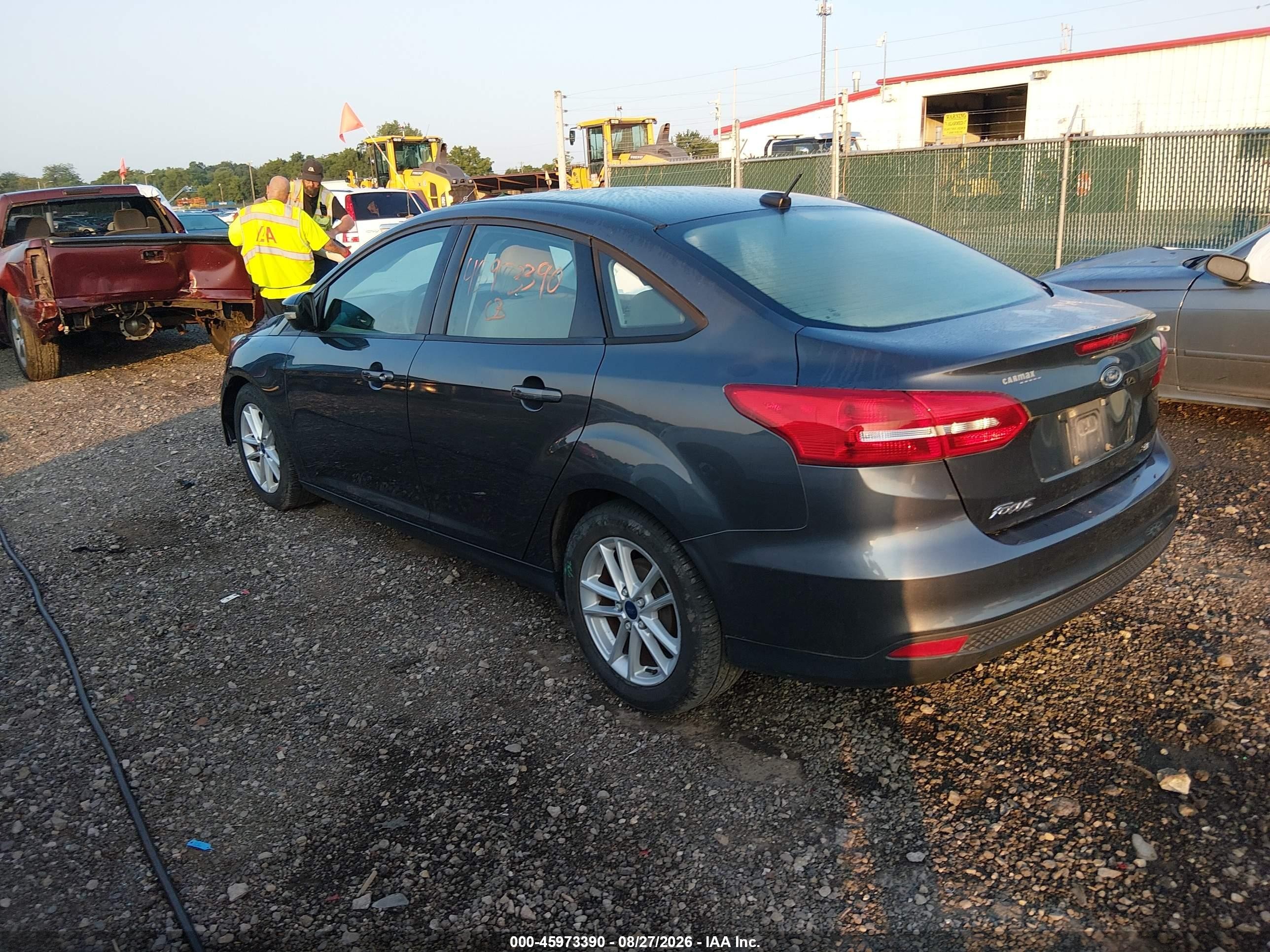 2017 Ford Focus Se Gray vin: 1FADP3F2XHL266052