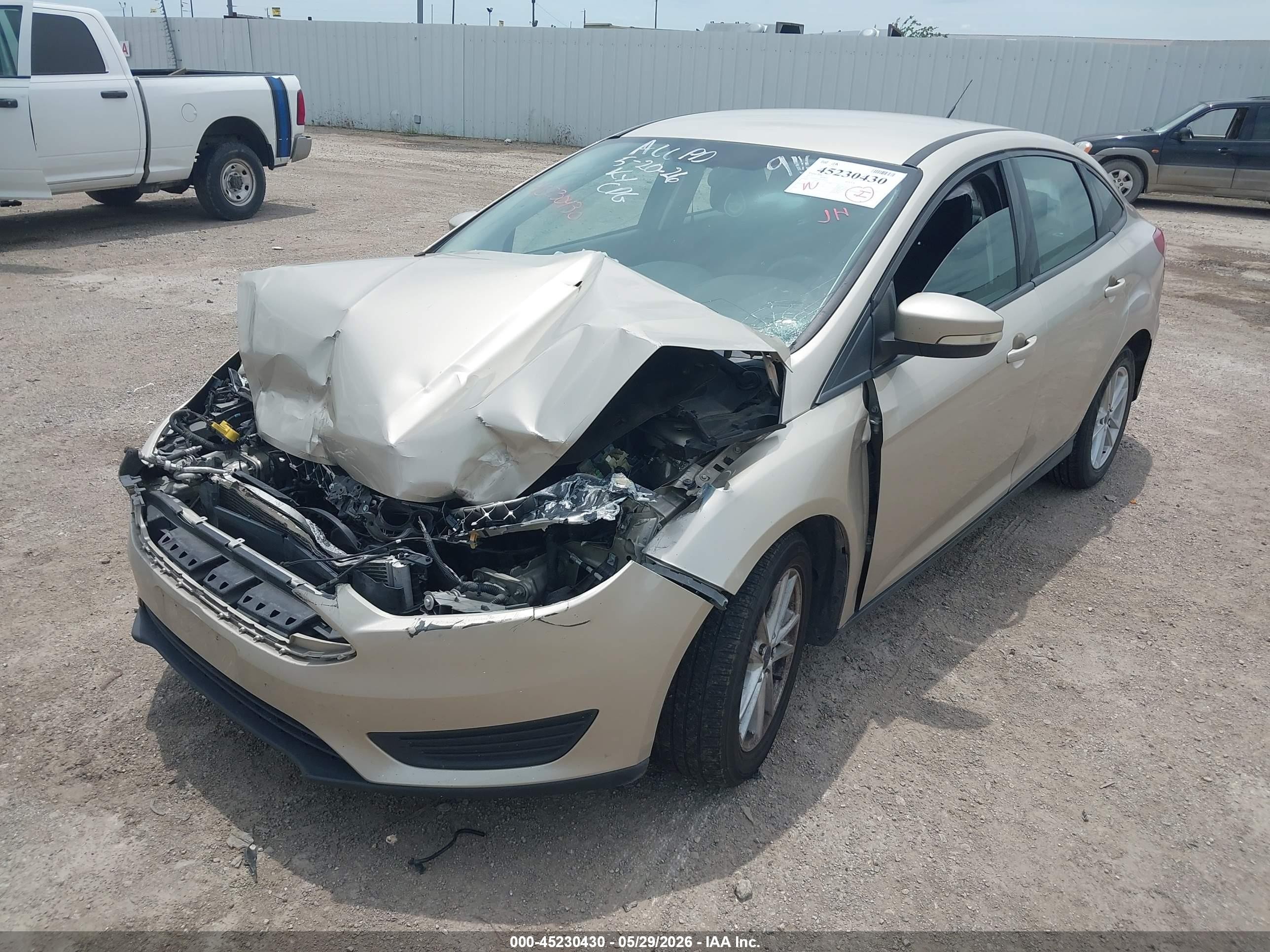 2017 Ford Focus Se Beige vin: 1FADP3F2XHL299116