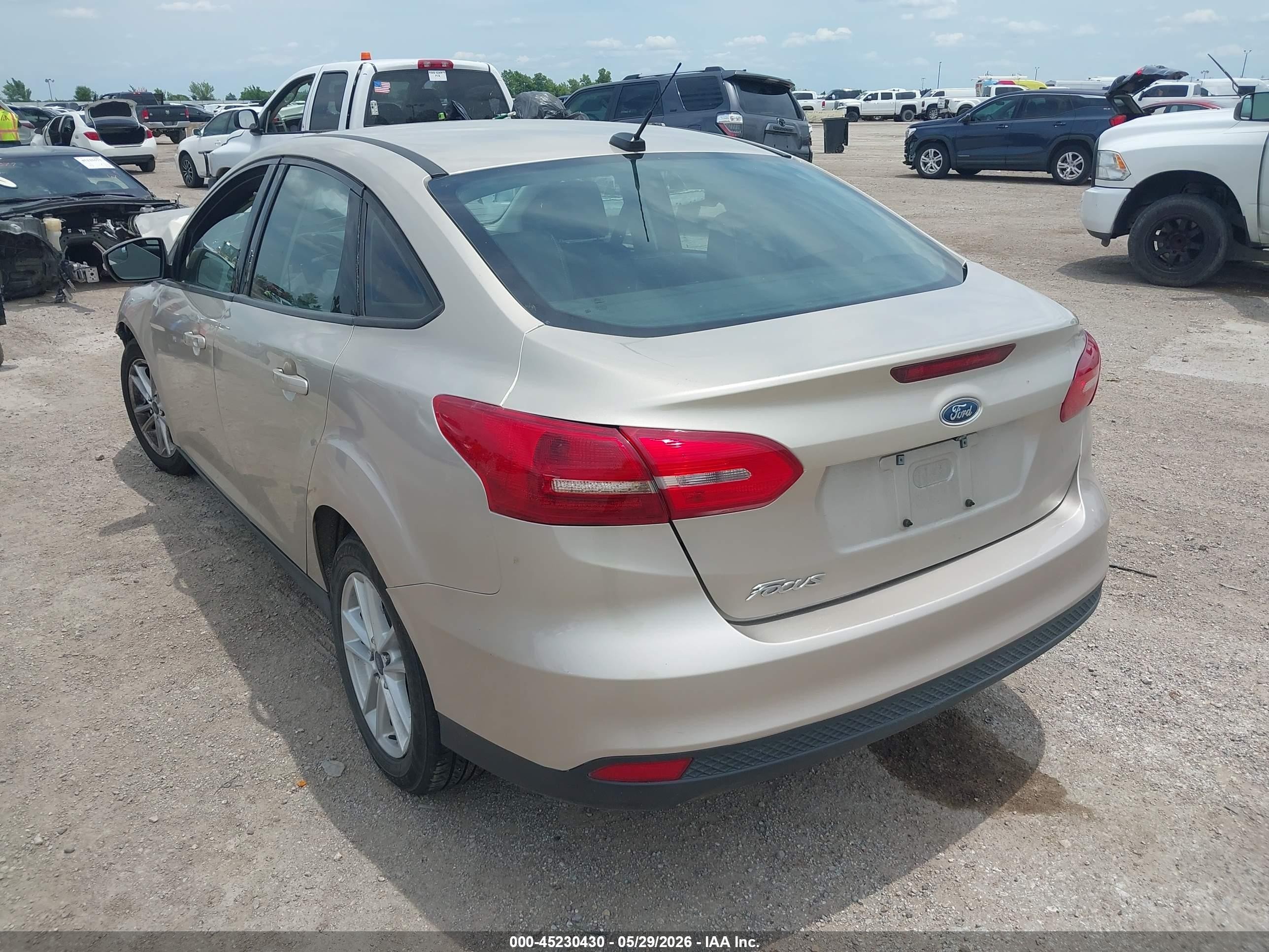 2017 Ford Focus Se Beige vin: 1FADP3F2XHL299116