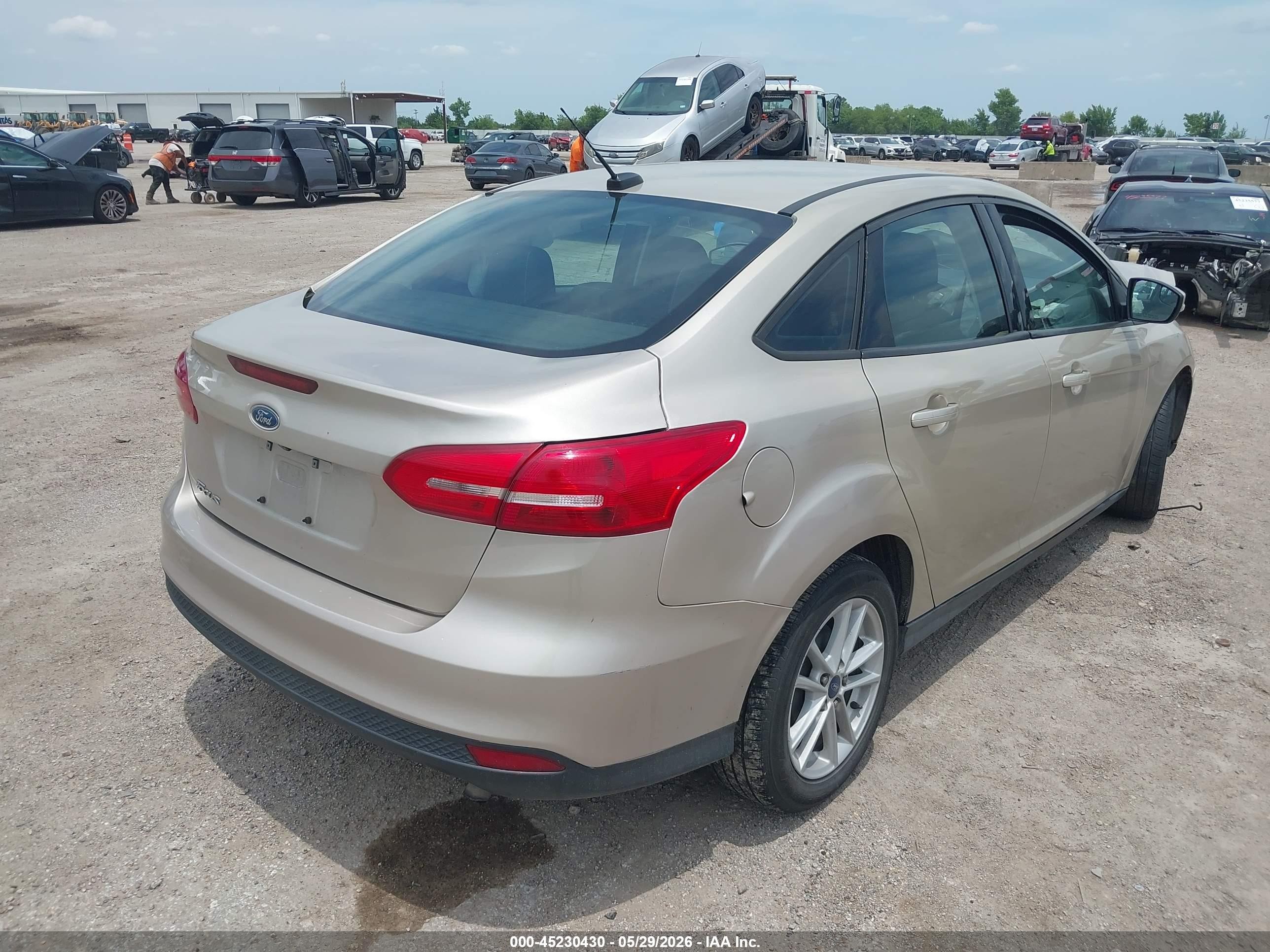 2017 Ford Focus Se Beige vin: 1FADP3F2XHL299116