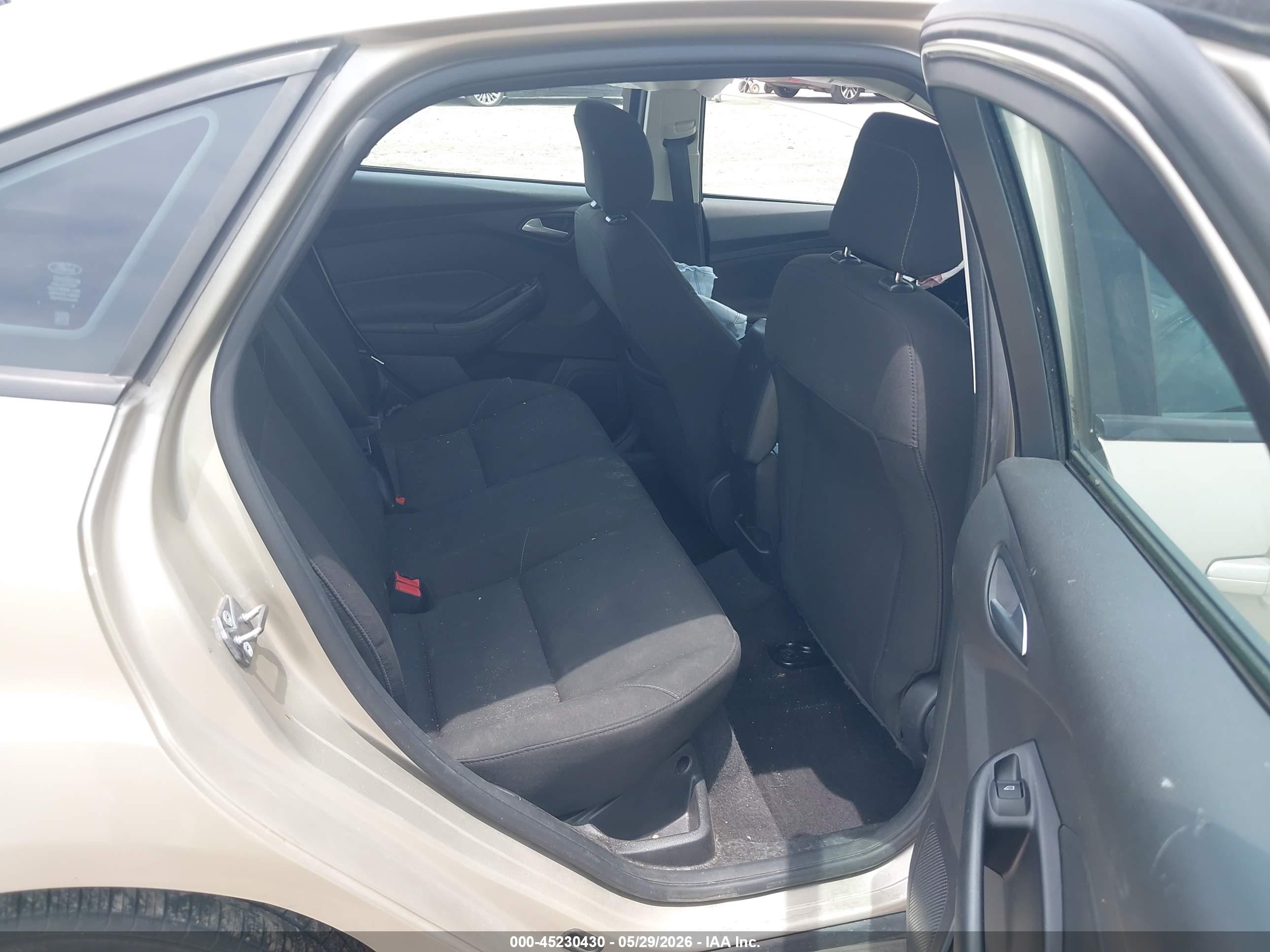 2017 Ford Focus Se Beige vin: 1FADP3F2XHL299116