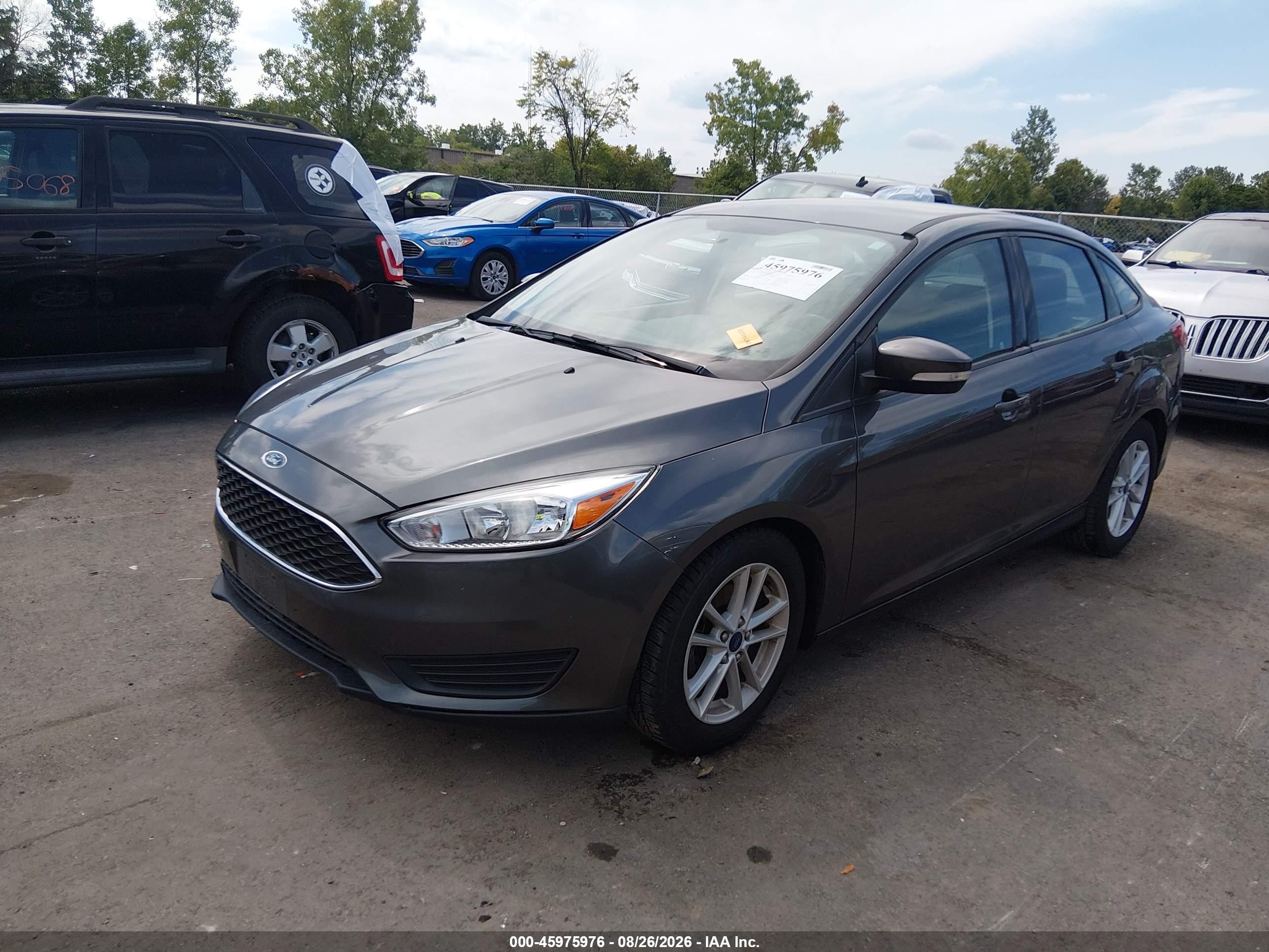 2018 Ford Focus Se Серый vin: 1FADP3F2XJL257938