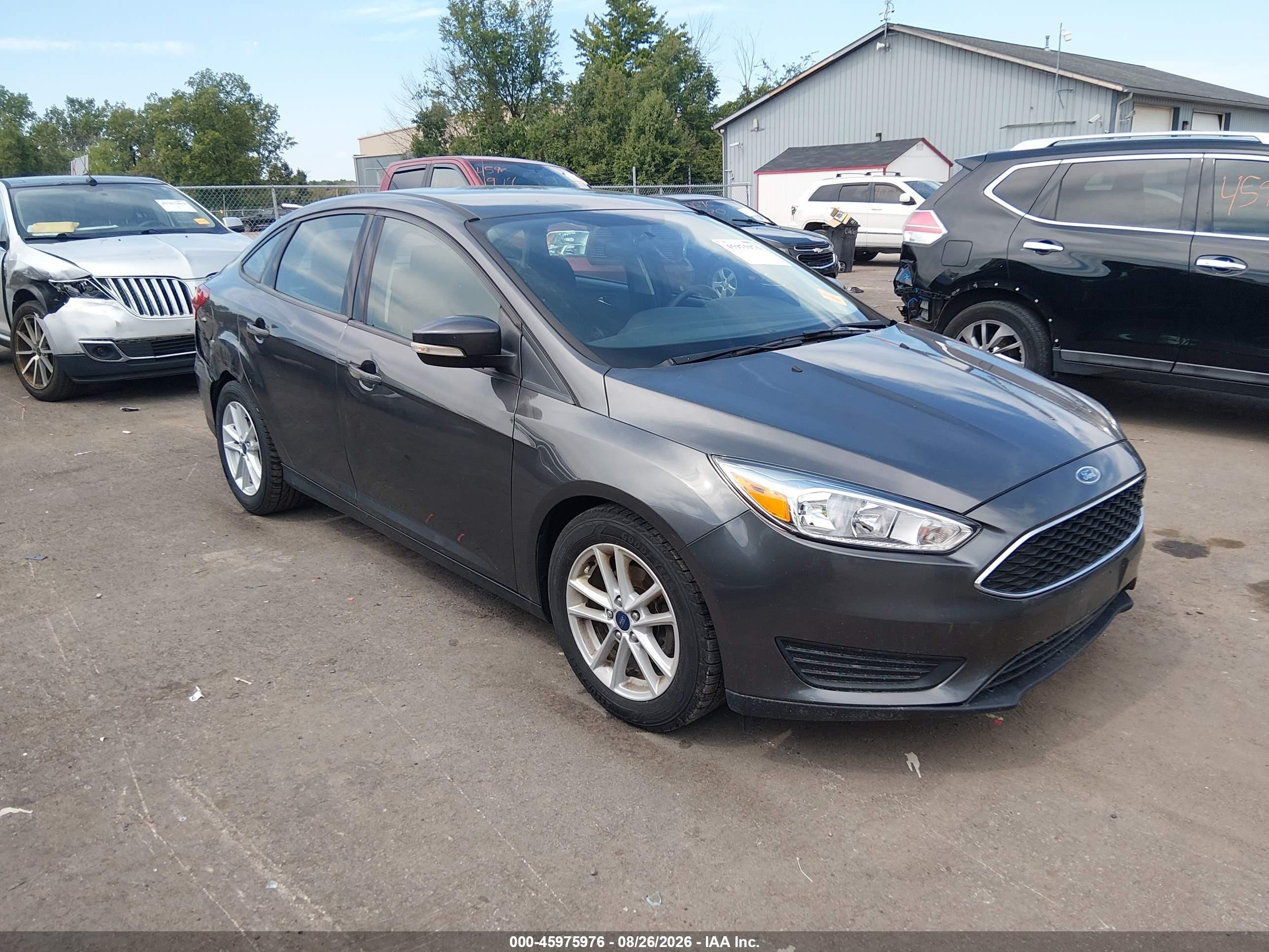 2018 Ford Focus Se Серый vin: 1FADP3F2XJL257938