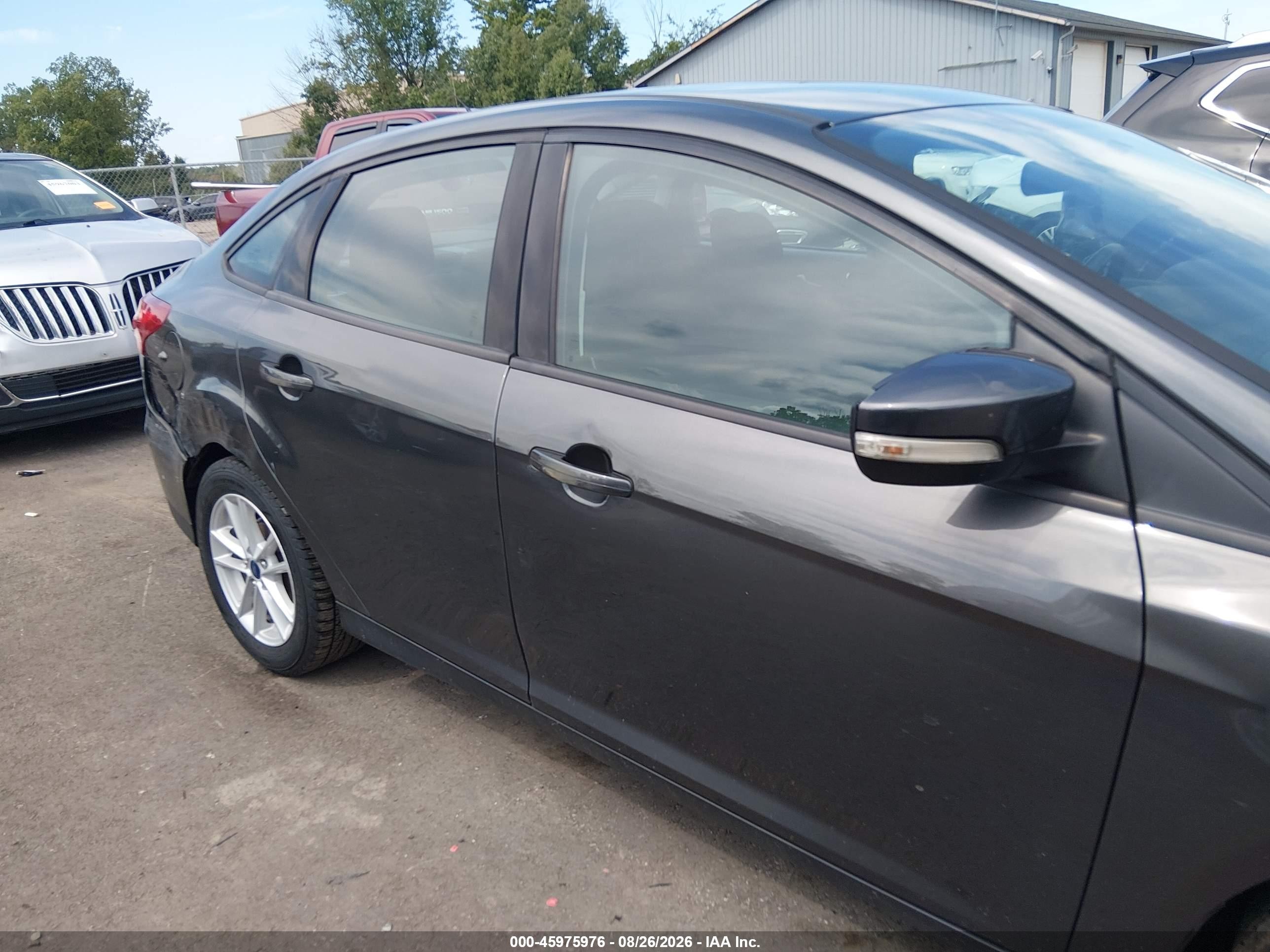 2018 Ford Focus Se Серый vin: 1FADP3F2XJL257938