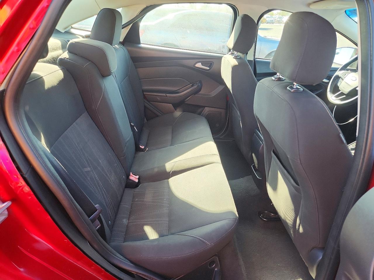 2015 Ford Focus Se Красный vin: 1FADP3FE0FL248425