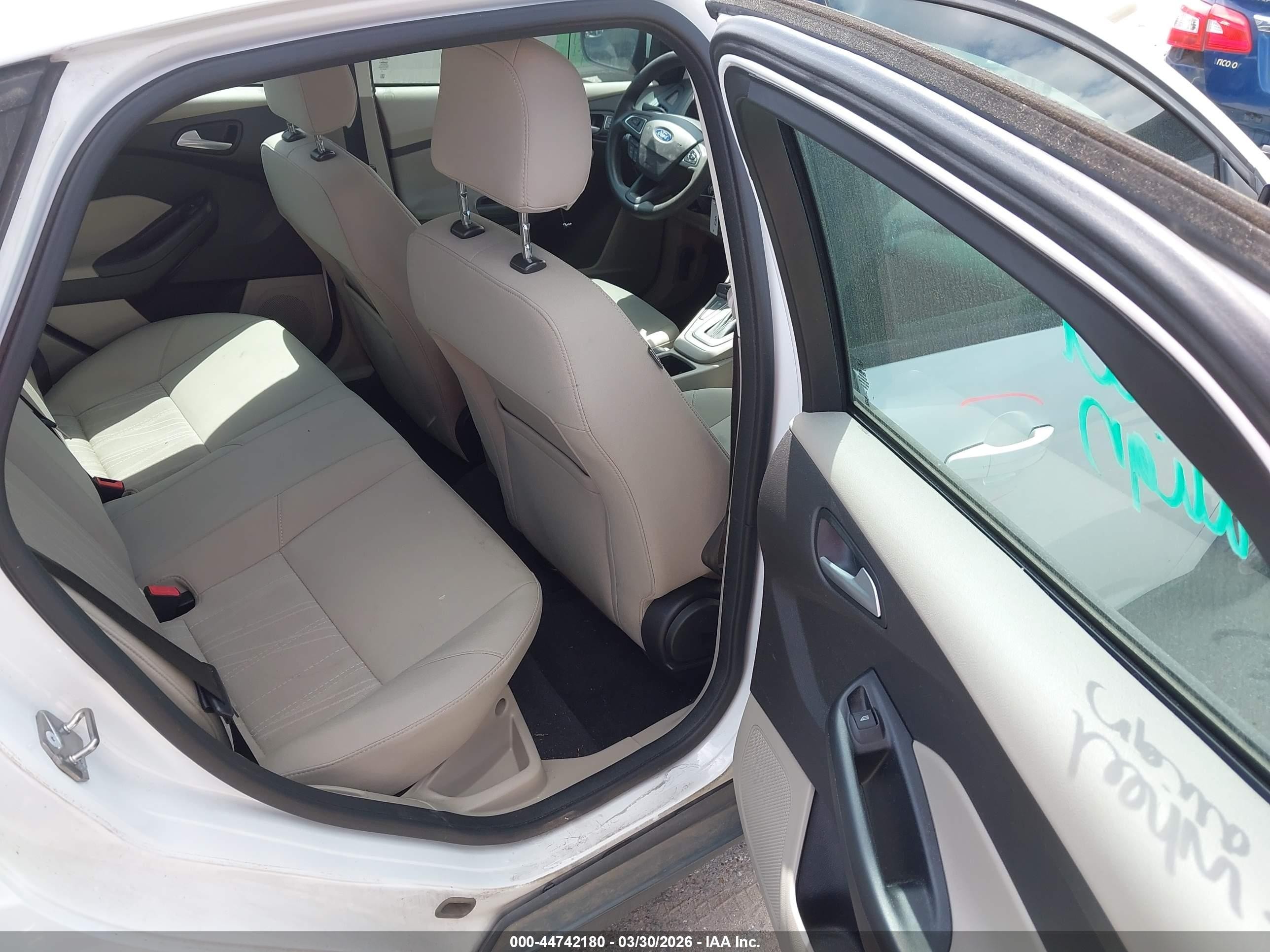 2017 Ford Focus Se White vin: 1FADP3FE0HL276552