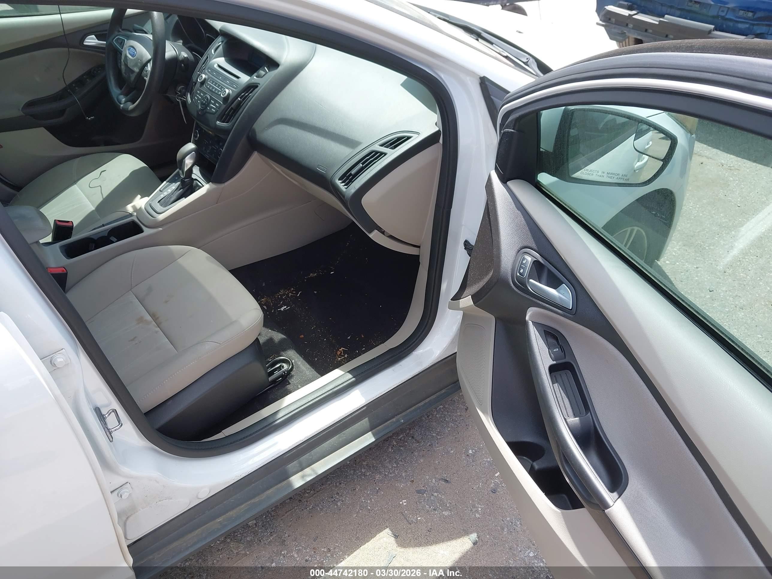 2017 Ford Focus Se White vin: 1FADP3FE0HL276552