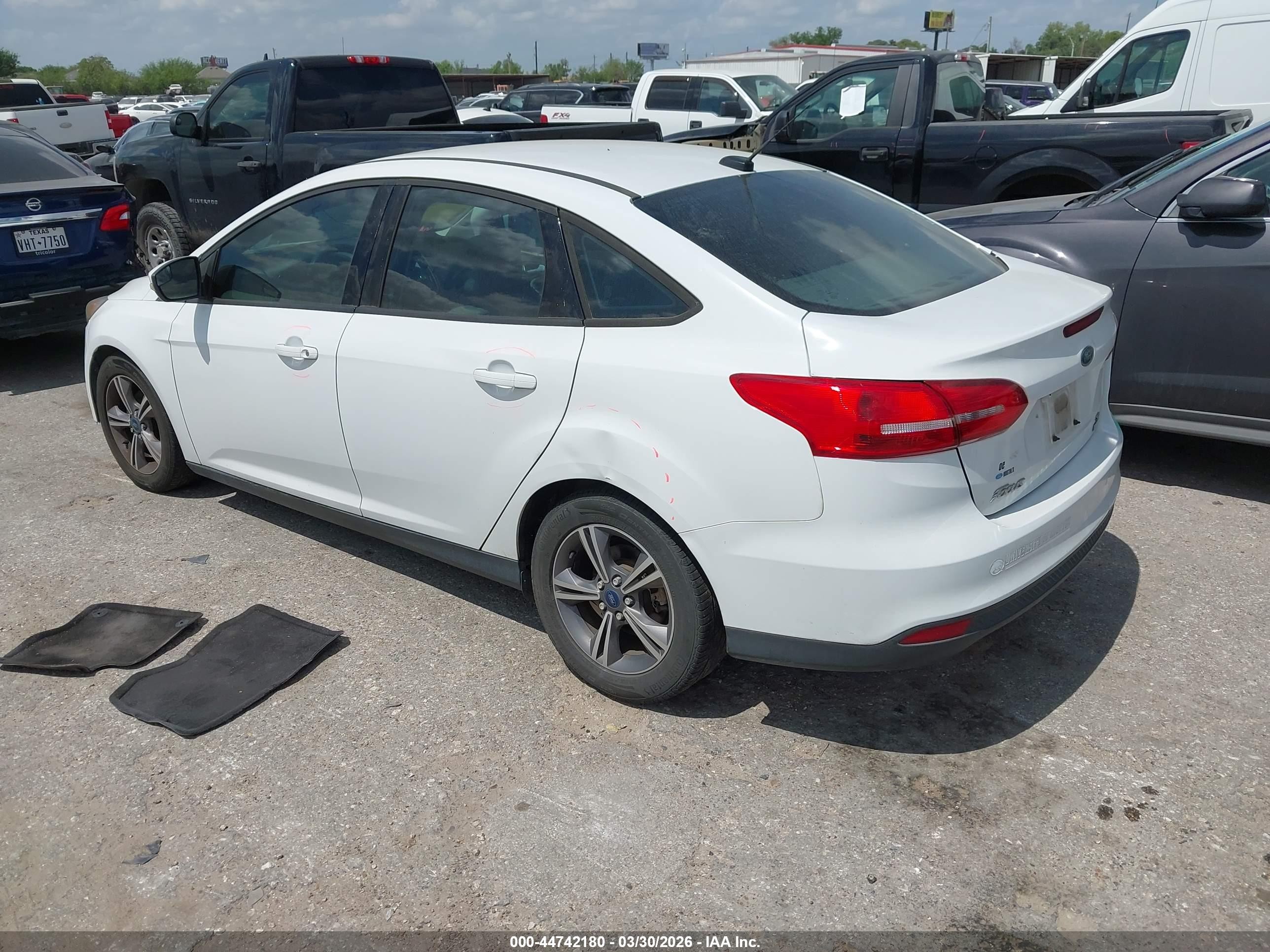 2017 Ford Focus Se White vin: 1FADP3FE0HL276552