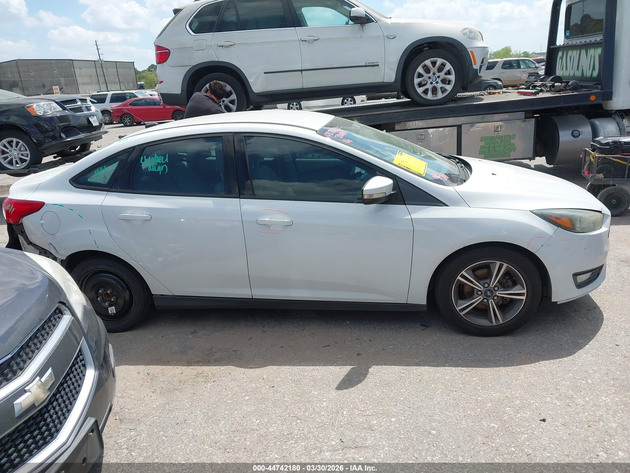 2017 Ford Focus Se White vin: 1FADP3FE0HL276552