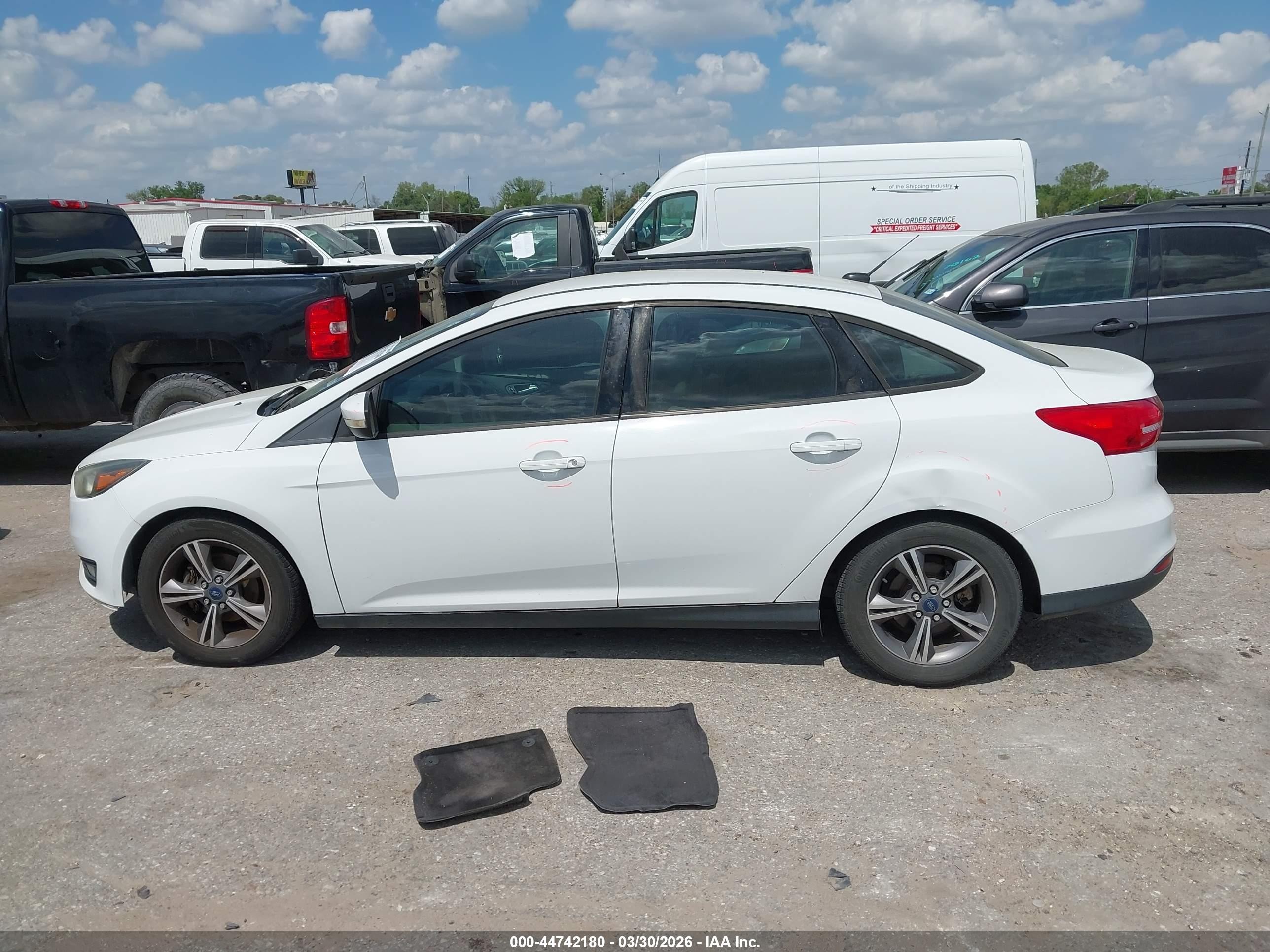 2017 Ford Focus Se White vin: 1FADP3FE0HL276552