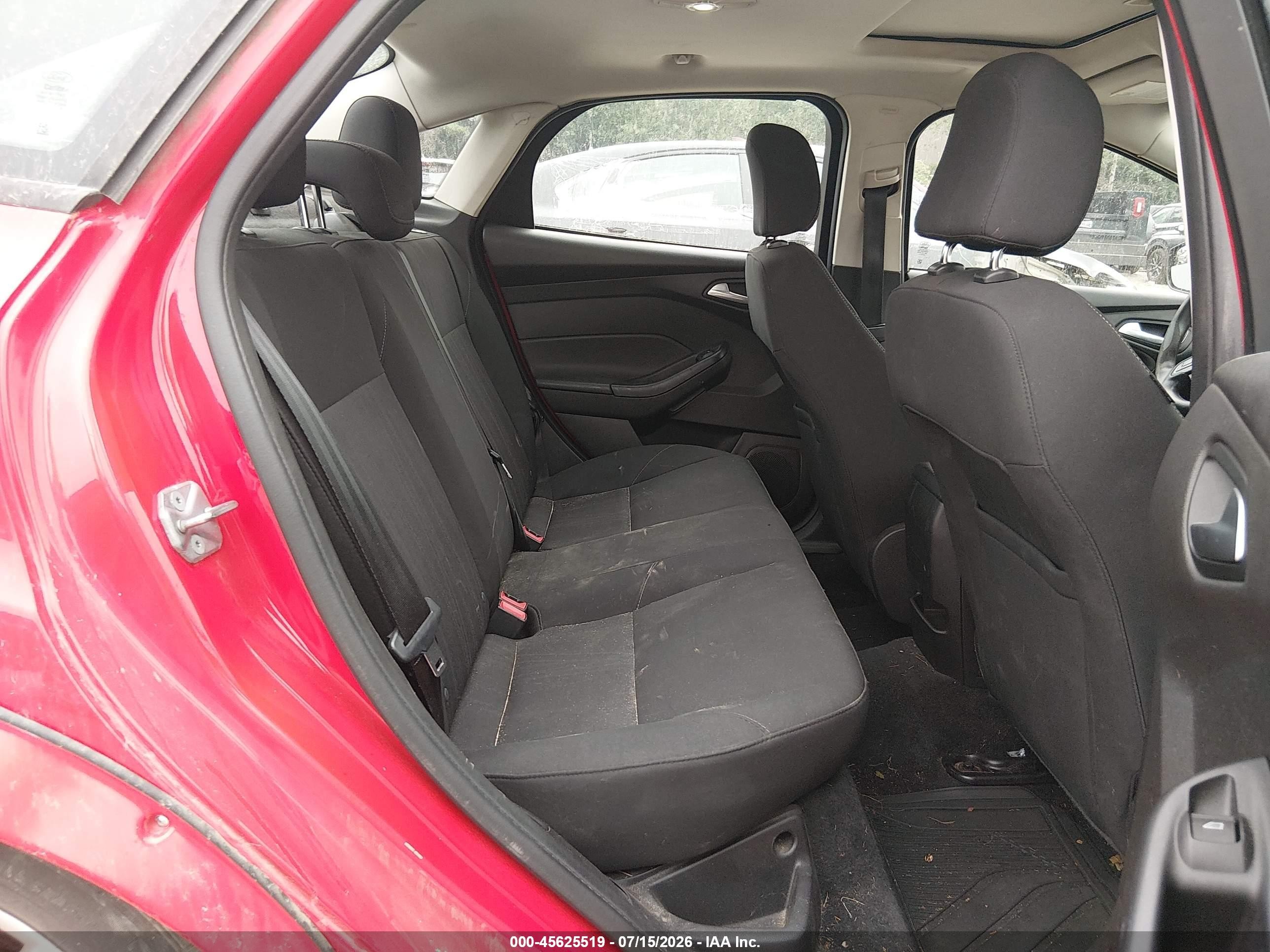 2015 Ford Focus Se Red vin: 1FADP3FE2FL338045