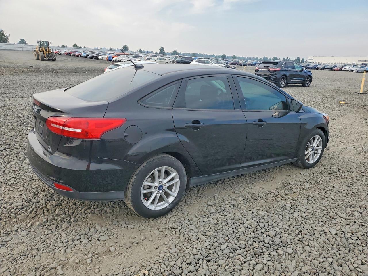 2018 Ford Focus Se Черный vin: 1FADP3FE2JL304650
