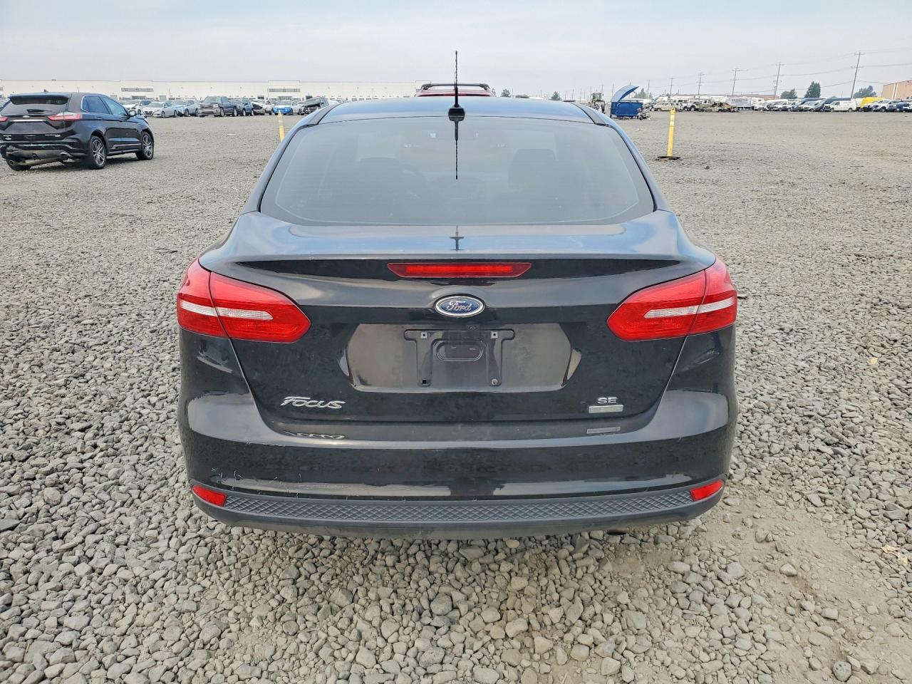 2018 Ford Focus Se Черный vin: 1FADP3FE2JL304650