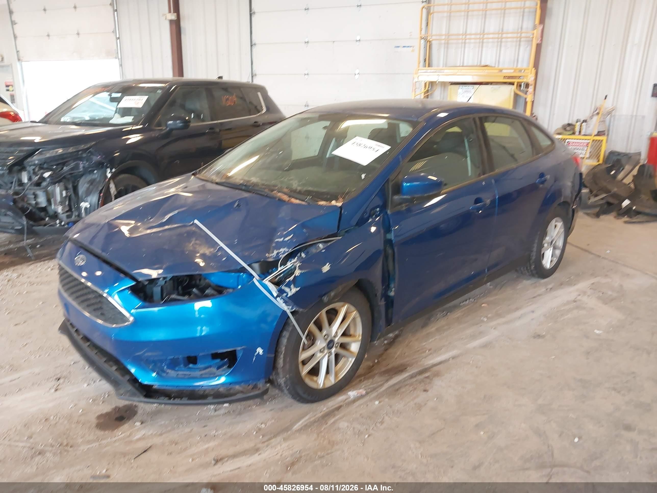 2018 Ford Focus Se Blue vin: 1FADP3FE4JL282408