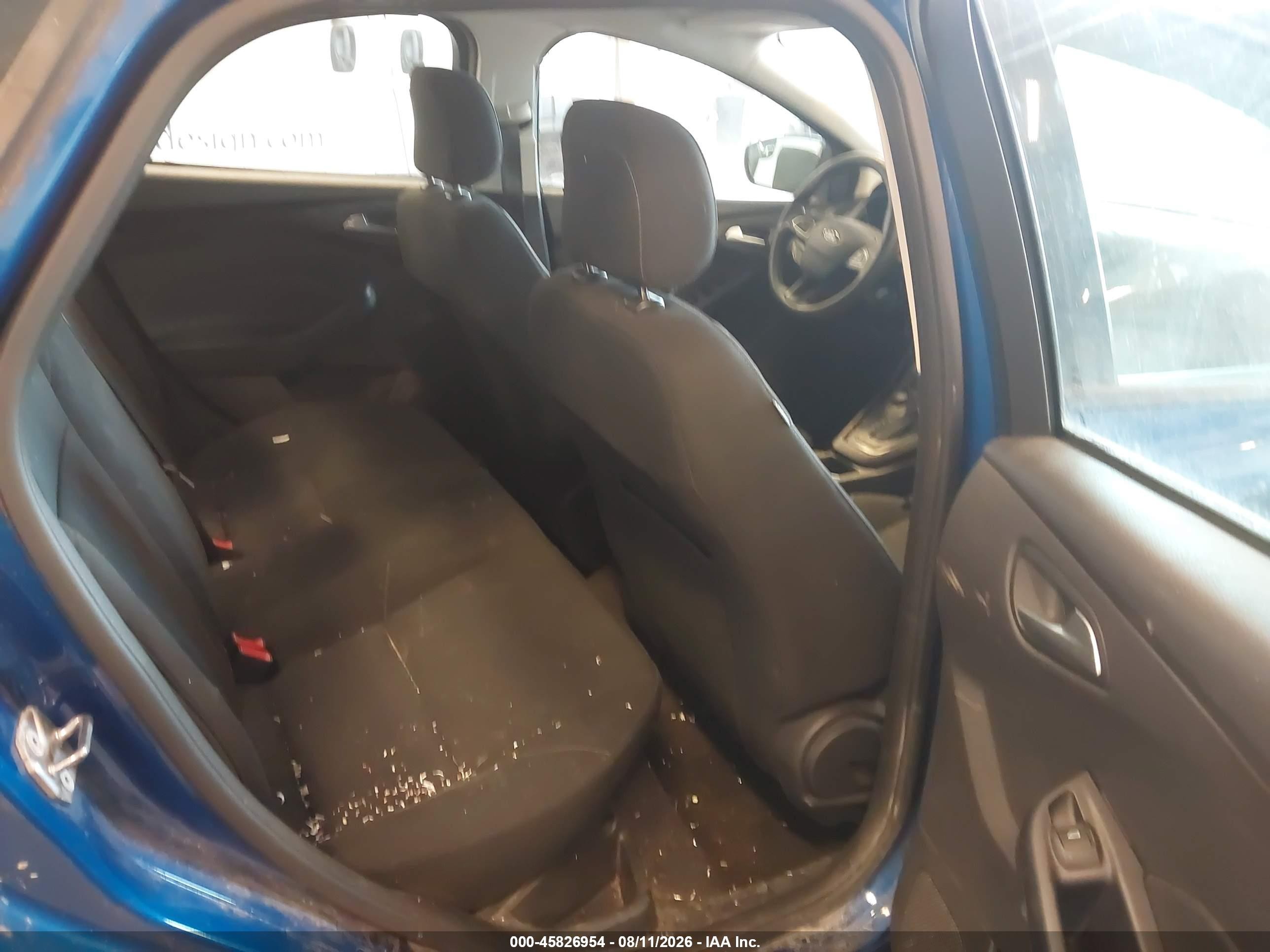 2018 Ford Focus Se Blue vin: 1FADP3FE4JL282408