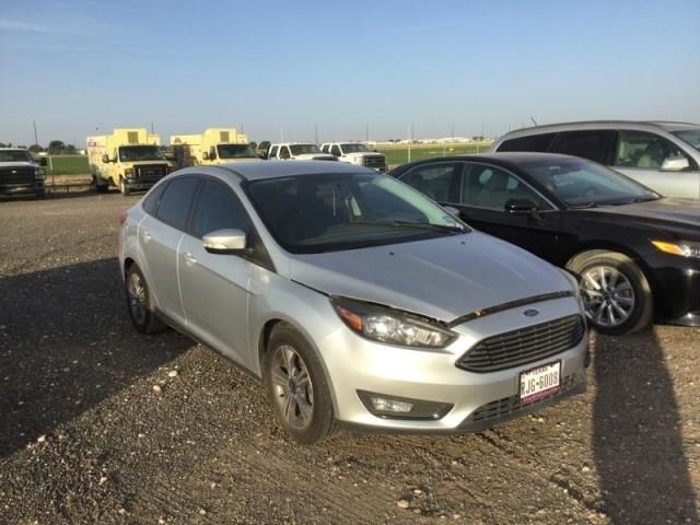 2017 Ford Focus Se Silver vin: 1FADP3FE7HL270747
