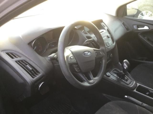 2017 Ford Focus Se Silver vin: 1FADP3FE7HL270747