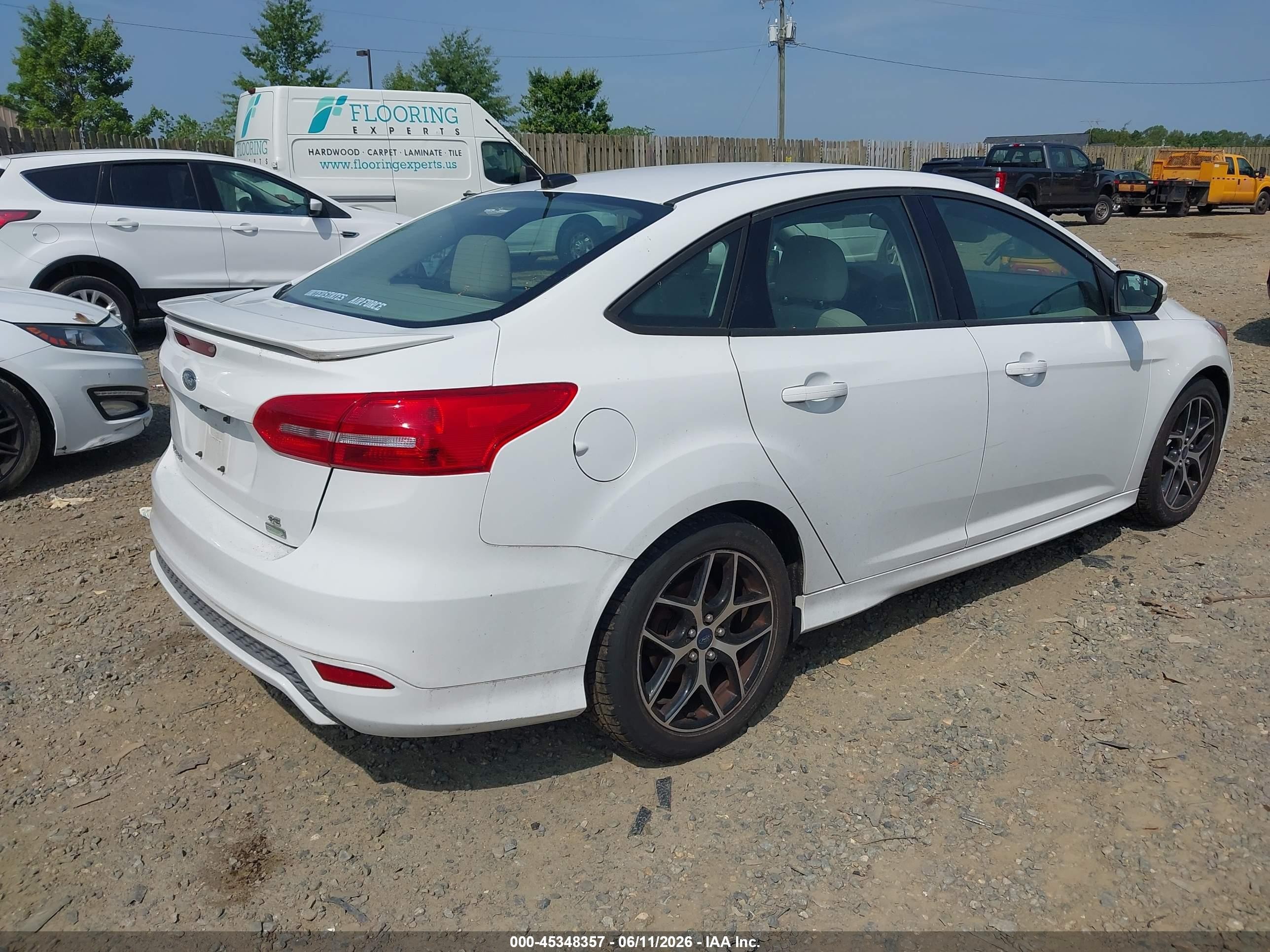 2015 Ford Focus Se White vin: 1FADP3FE8FL364813
