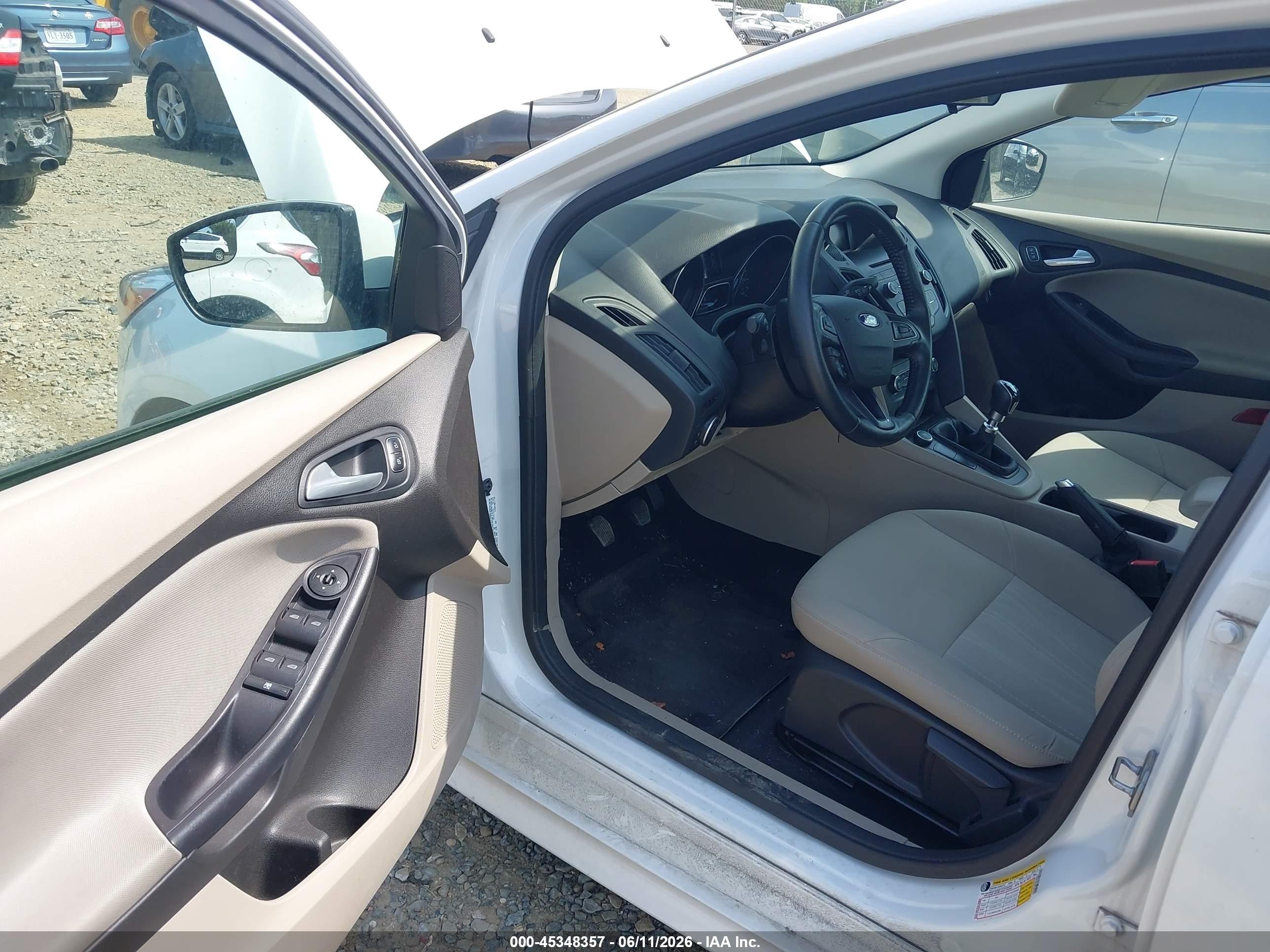 2015 Ford Focus Se White vin: 1FADP3FE8FL364813