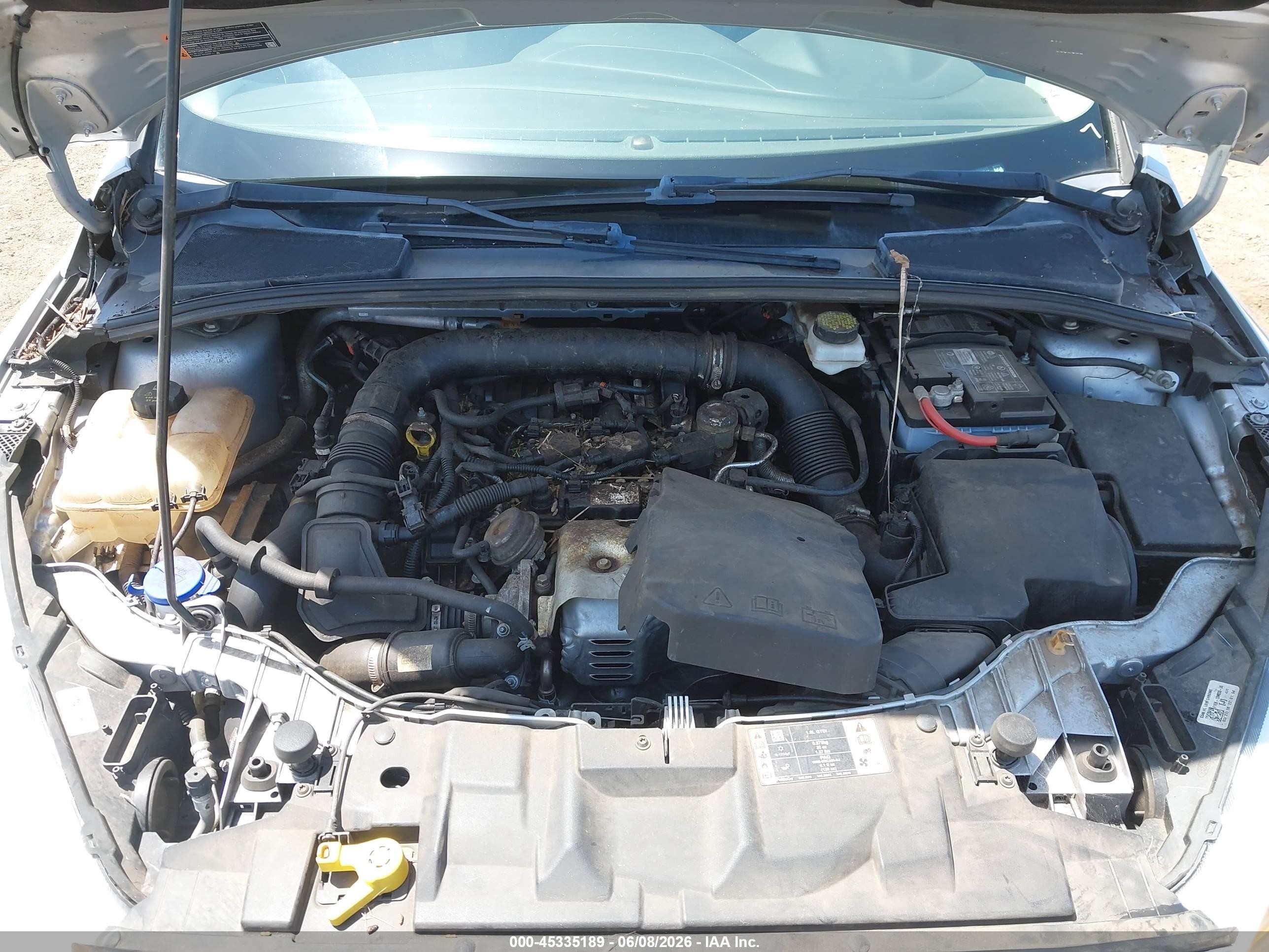 2018 Ford Focus Se Silver vin: 1FADP3FE8JL304412