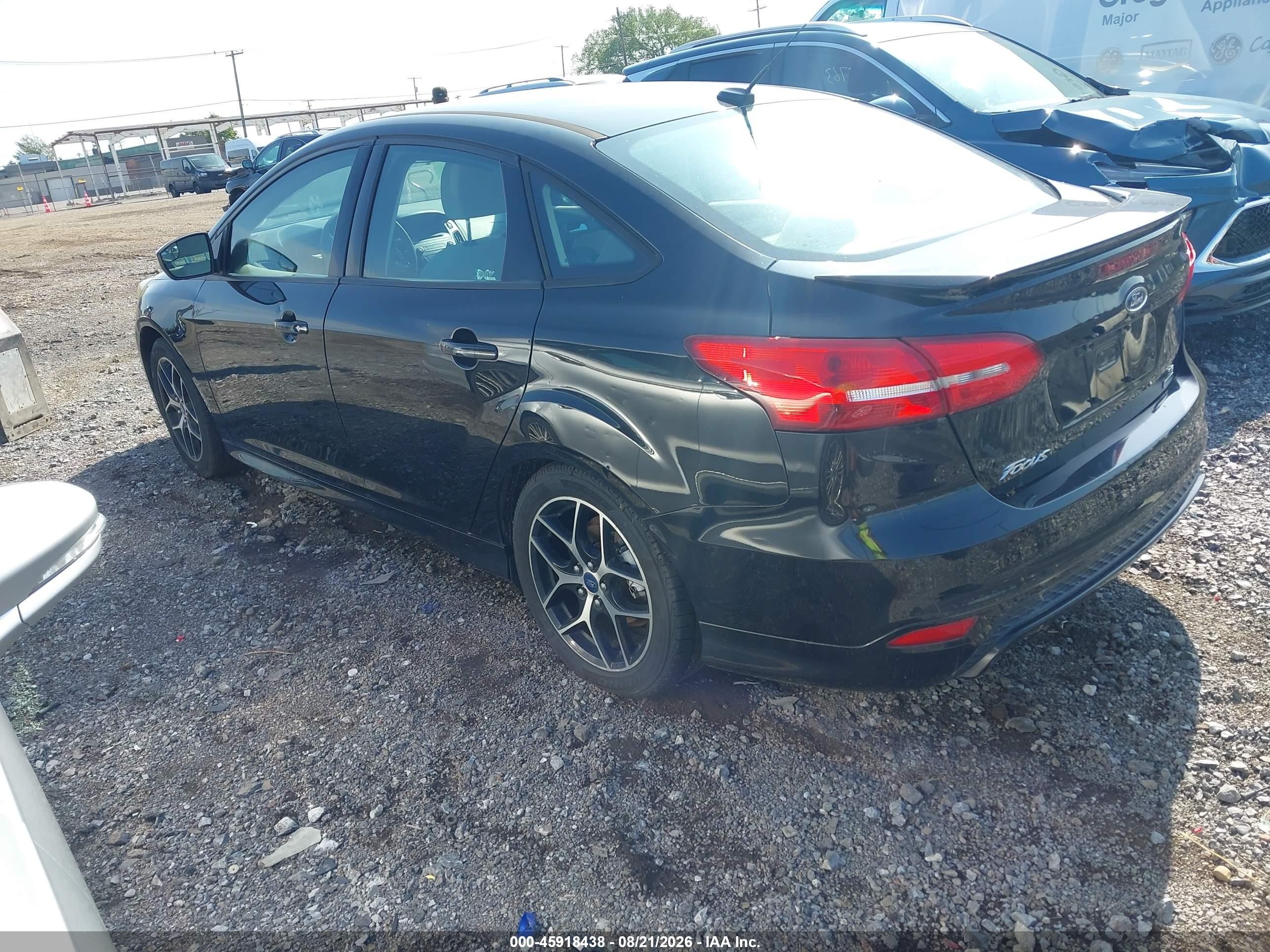 2015 Ford Focus Se Черный vin: 1FADP3FE9FL260315