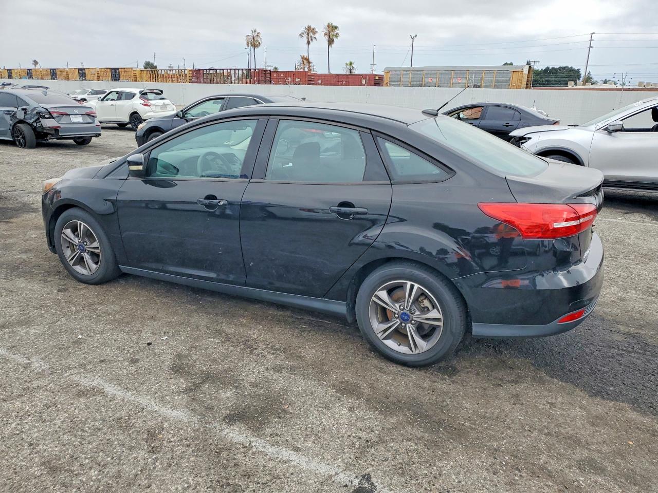 2017 Ford Focus Se Черный vin: 1FADP3FE9HL314439