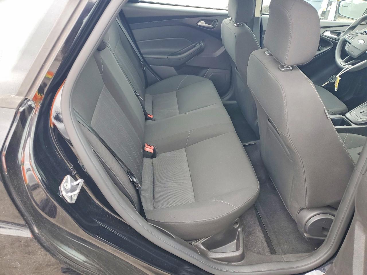 2017 Ford Focus Se Черный vin: 1FADP3FE9HL314439