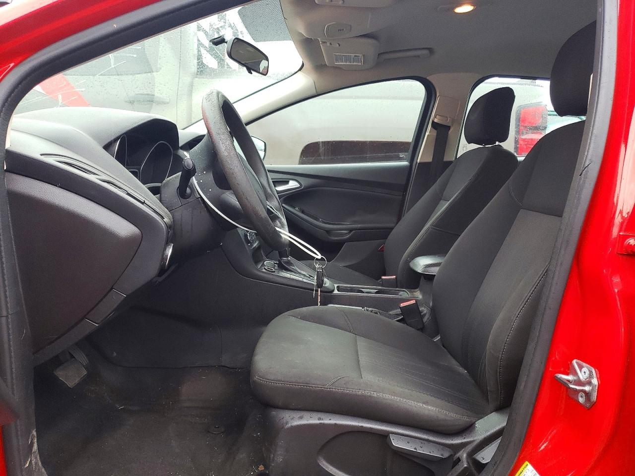 2017 Ford Focus Se Red vin: 1FADP3FE9HL322881