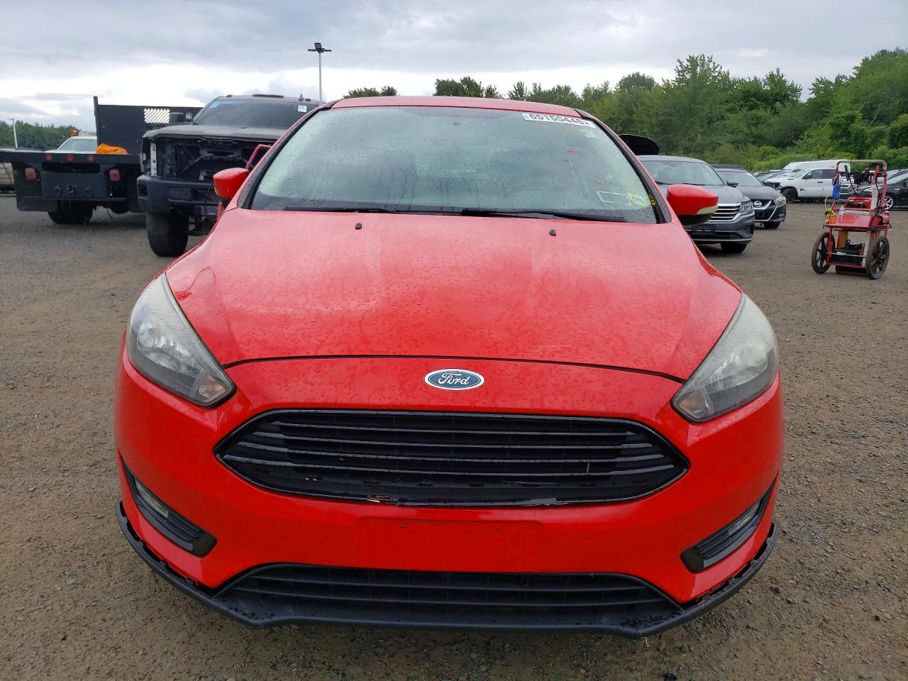 2017 Ford Focus Se Red vin: 1FADP3FE9HL322881