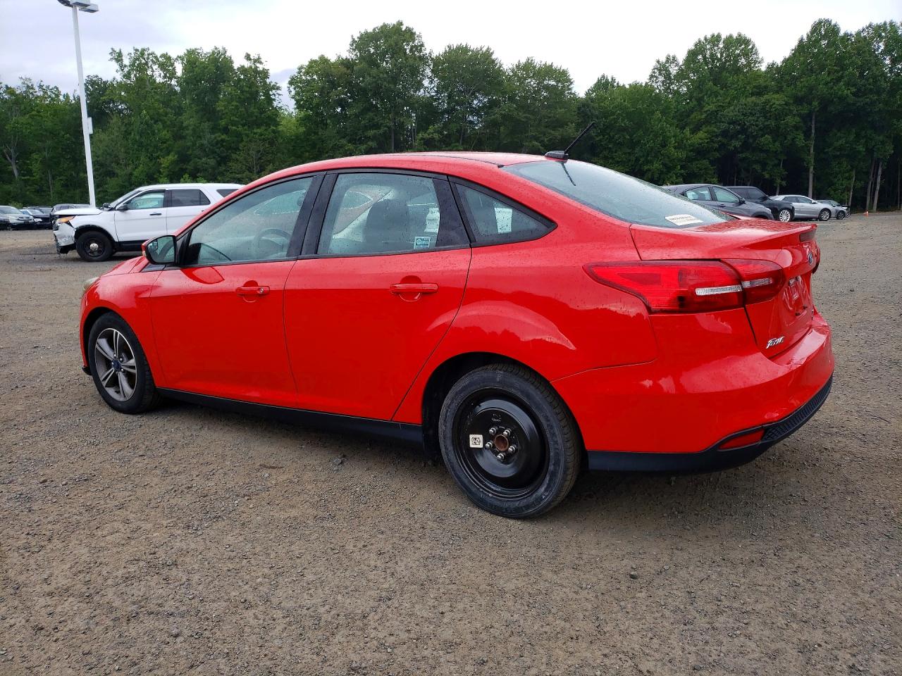 2017 Ford Focus Se Red vin: 1FADP3FE9HL322881
