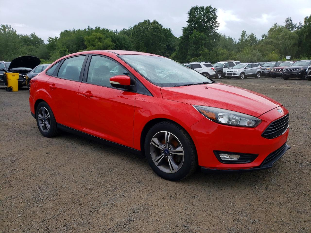 2017 Ford Focus Se Red vin: 1FADP3FE9HL322881