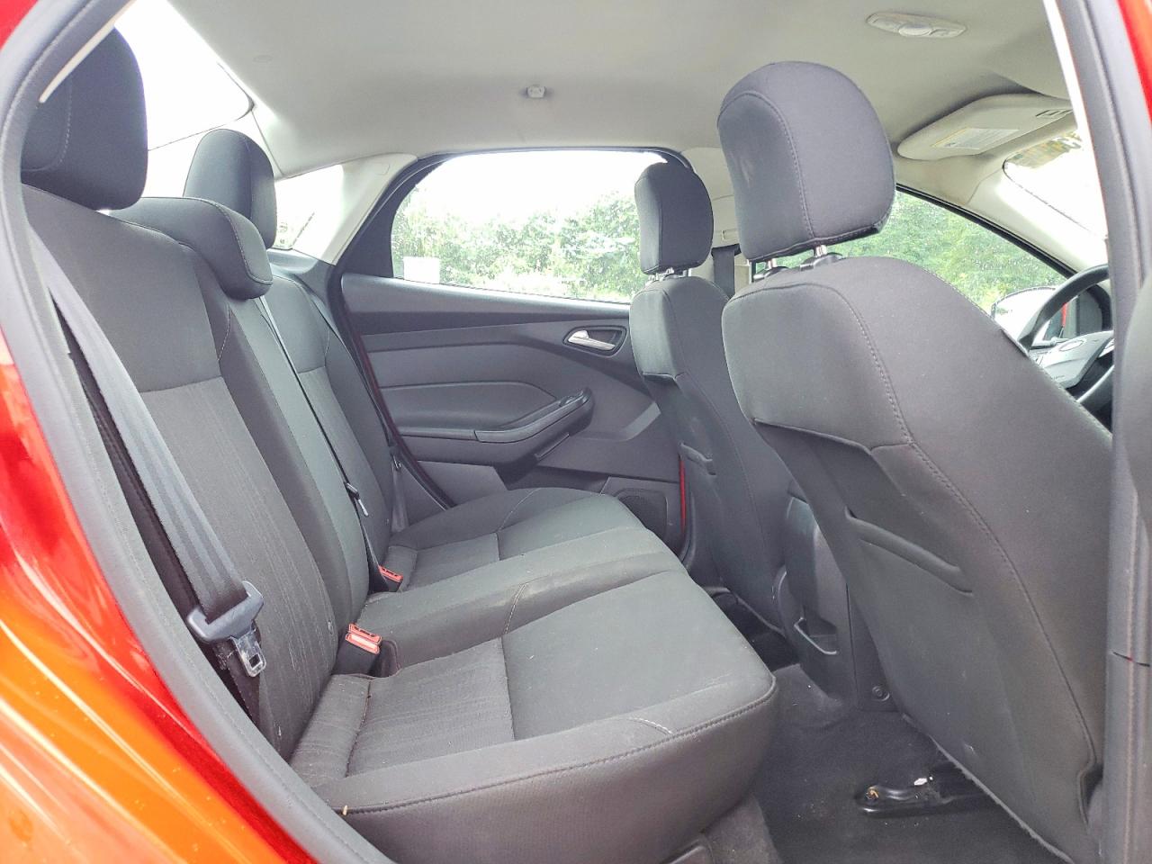 2017 Ford Focus Se Red vin: 1FADP3FE9HL322881